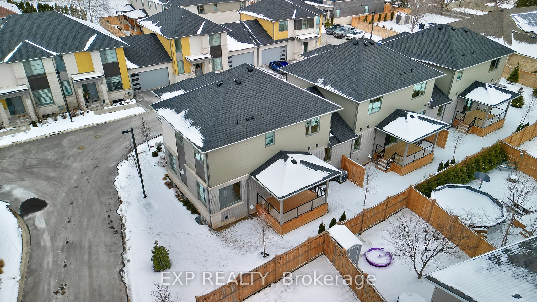 #4 - 24 Grapeview Drive Property Photo 4