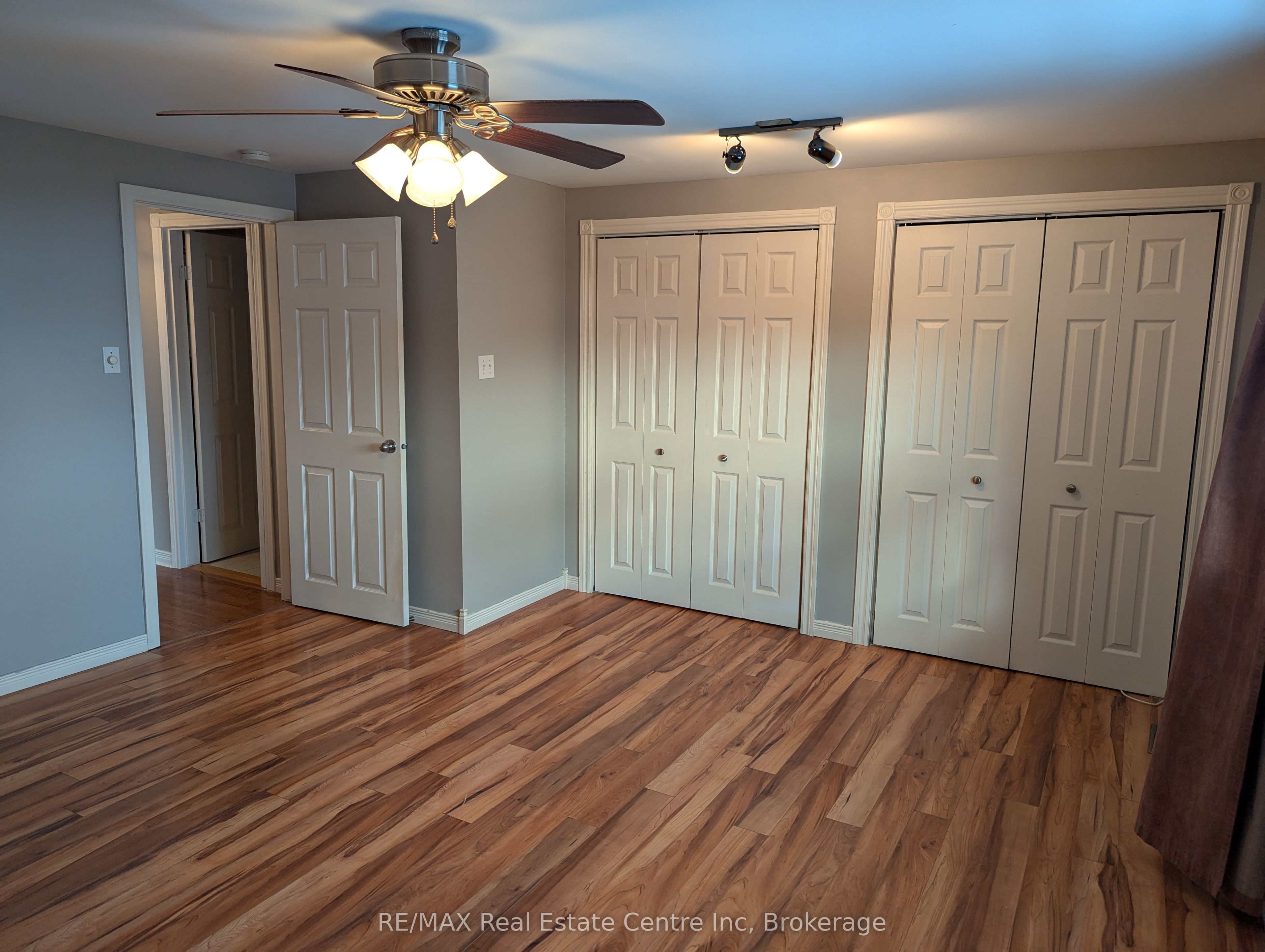 1014a Vanier Avenue Property Photo 22