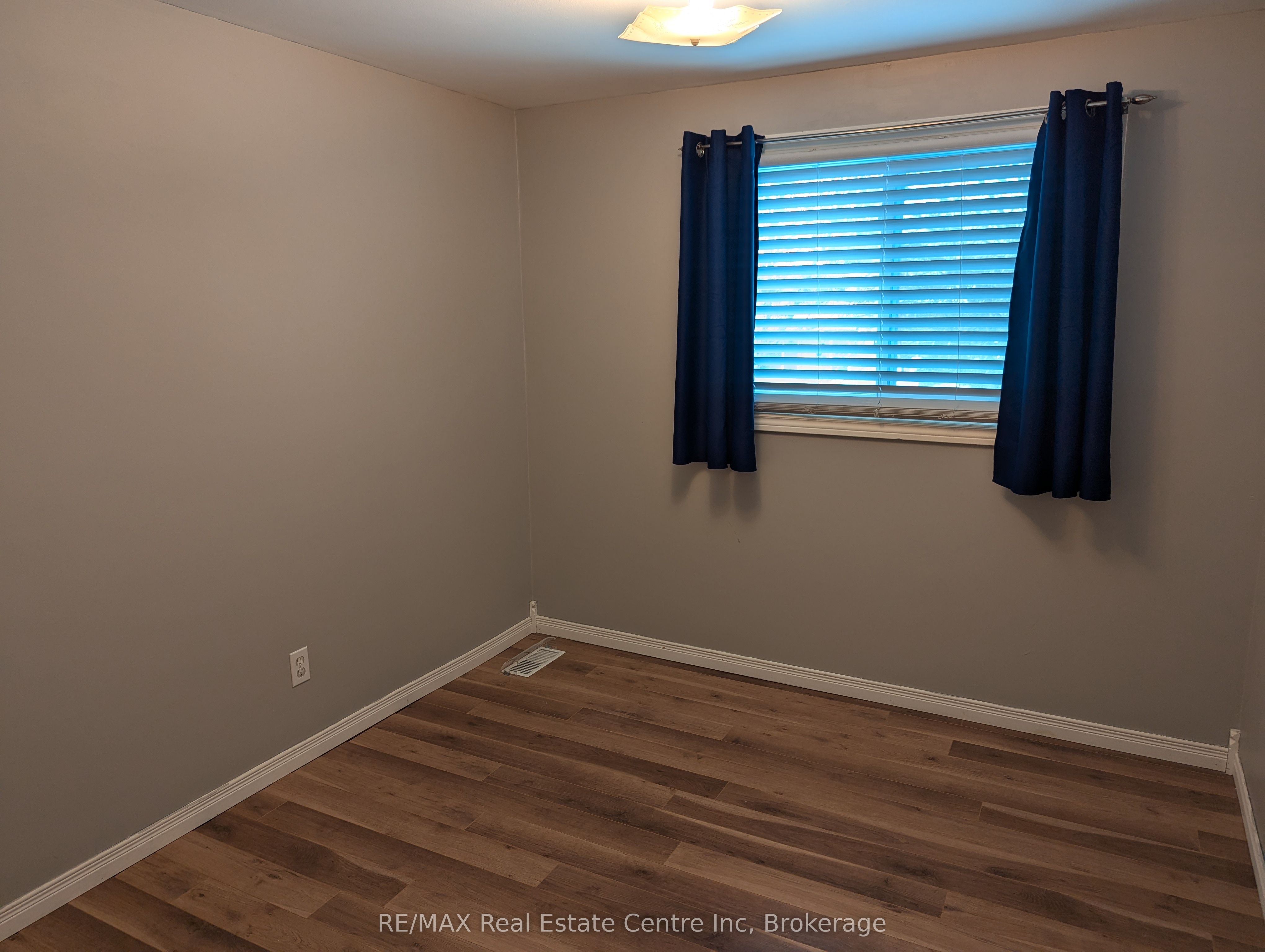 1014a Vanier Avenue Property Photo 25