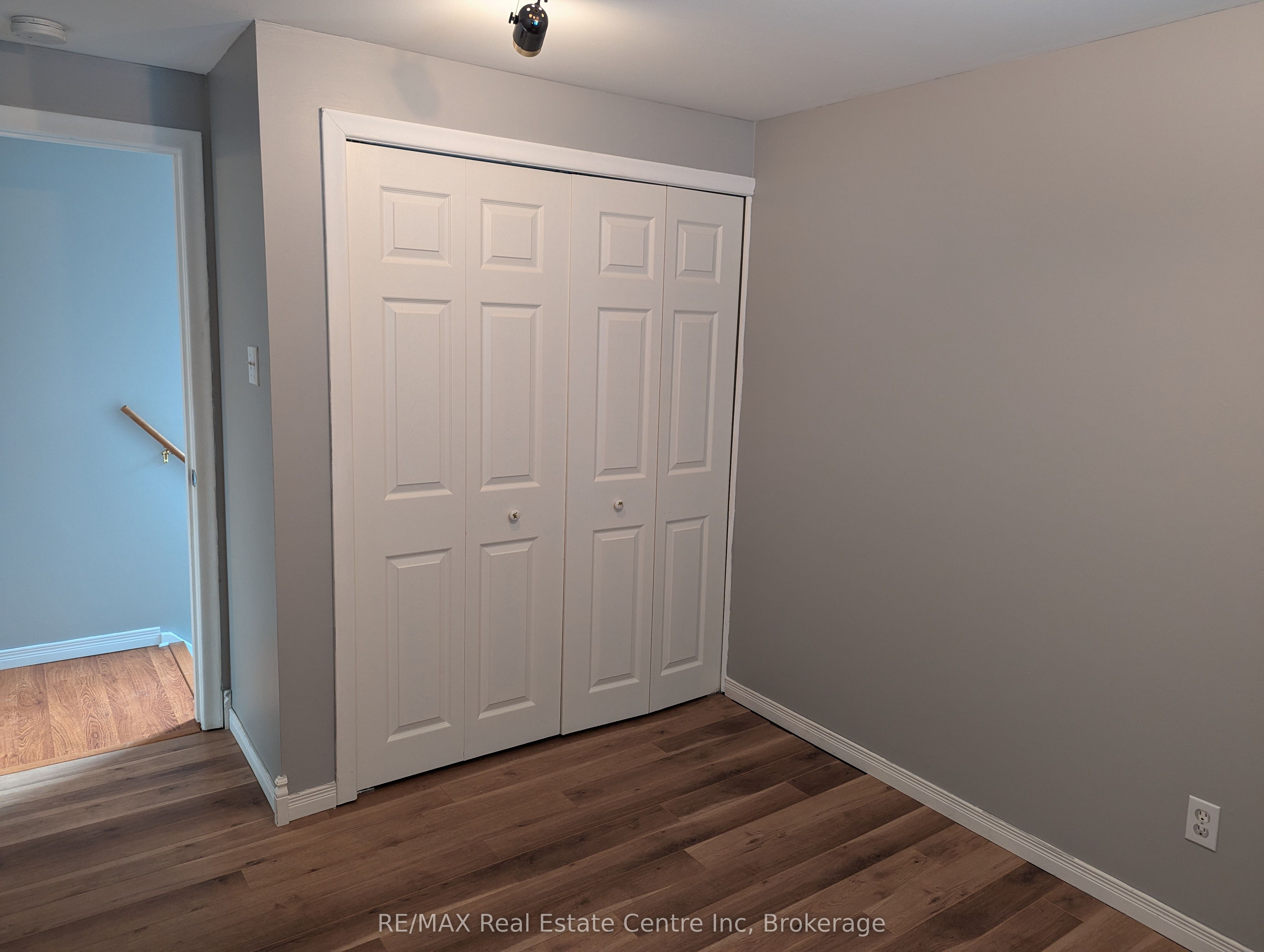 1014a Vanier Avenue Property Photo 26