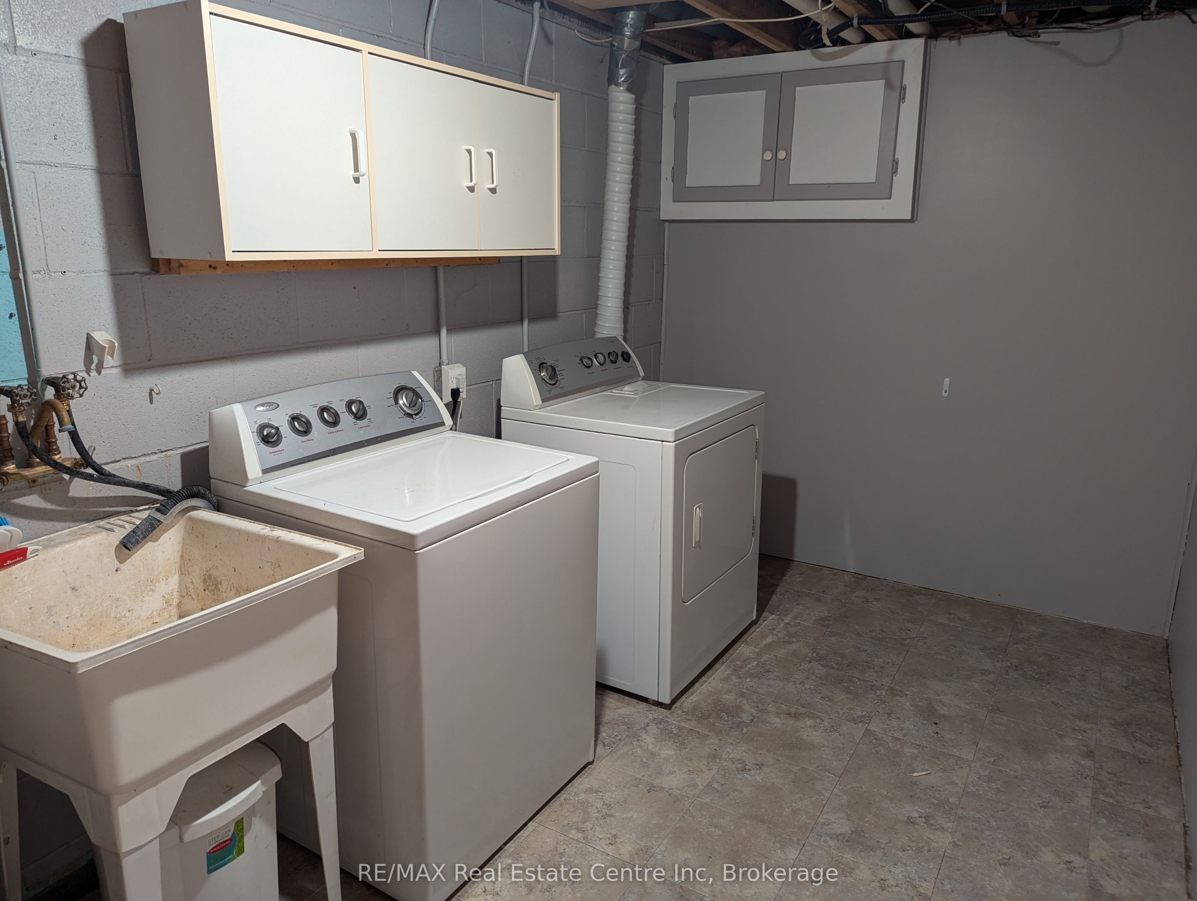 1014a Vanier Avenue Property Photo 32
