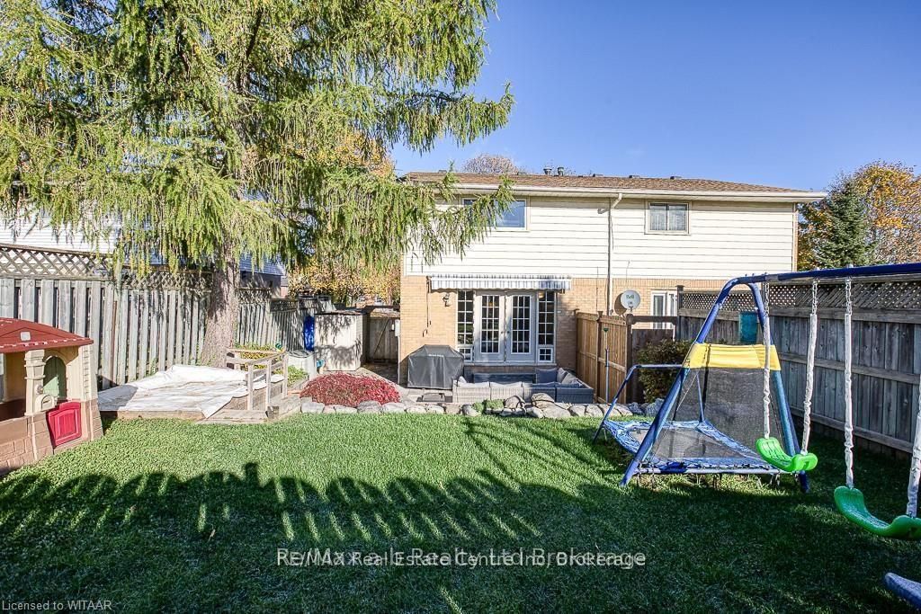 1014a Vanier Avenue Property Photo 34