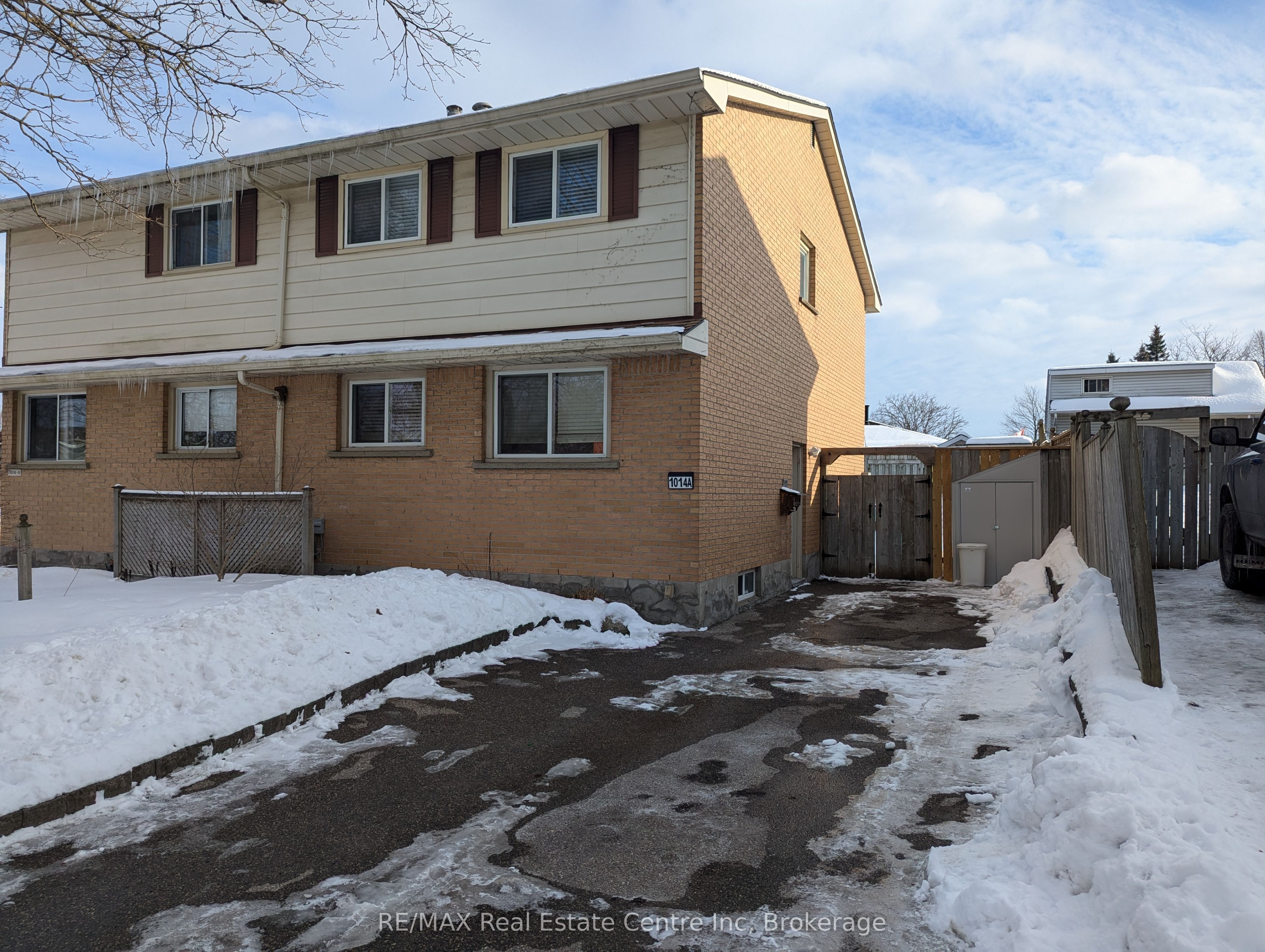 1014a Vanier Avenue Property Photo 35