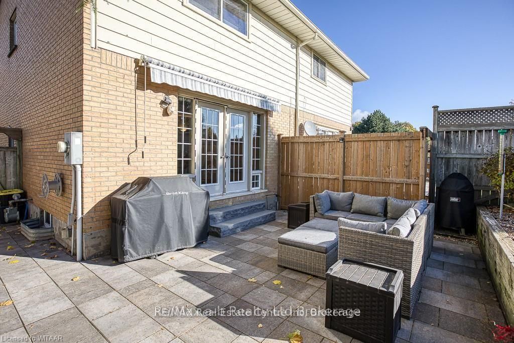 1014a Vanier Avenue Property Photo 36