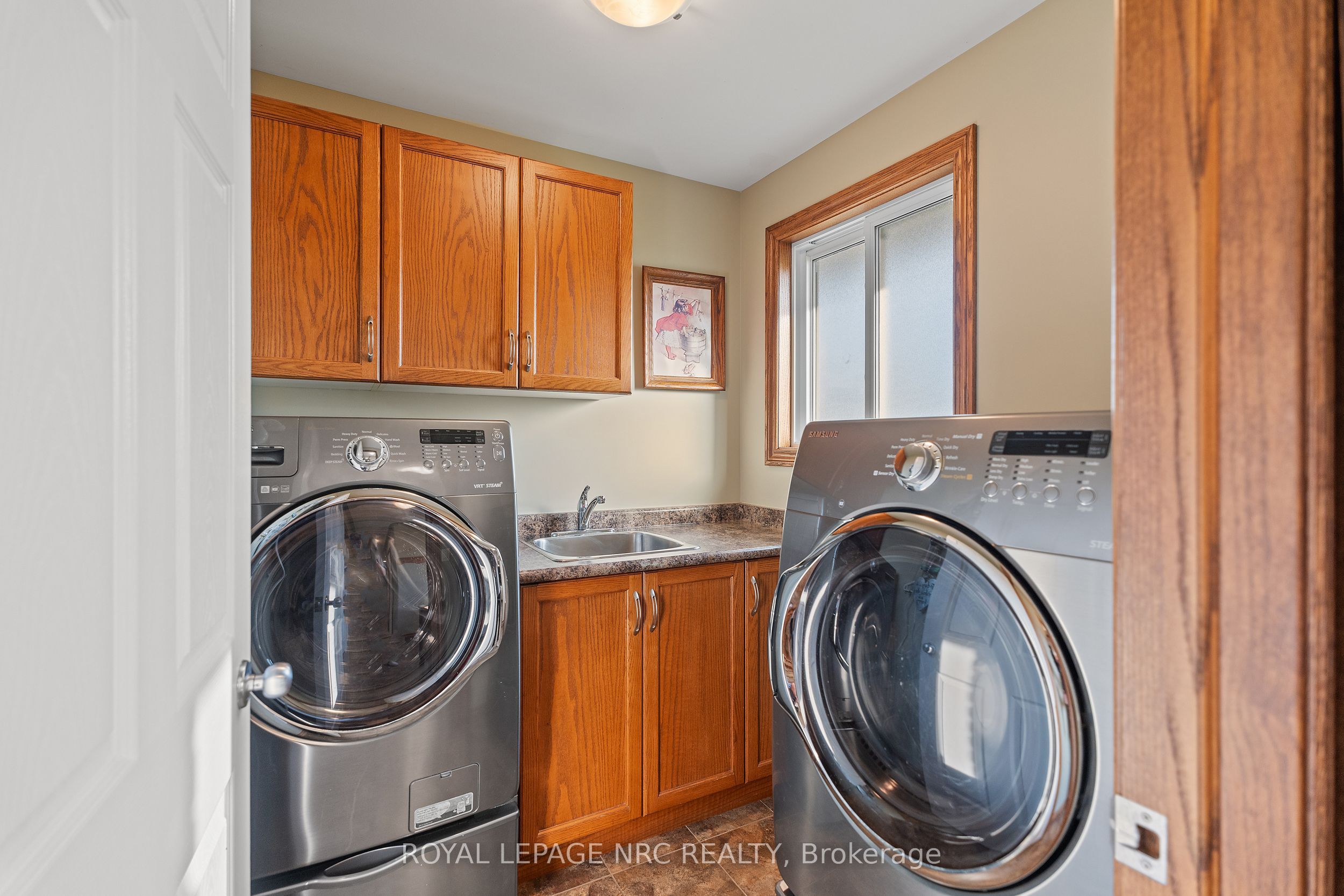 8350 Young Street Property Photo 6