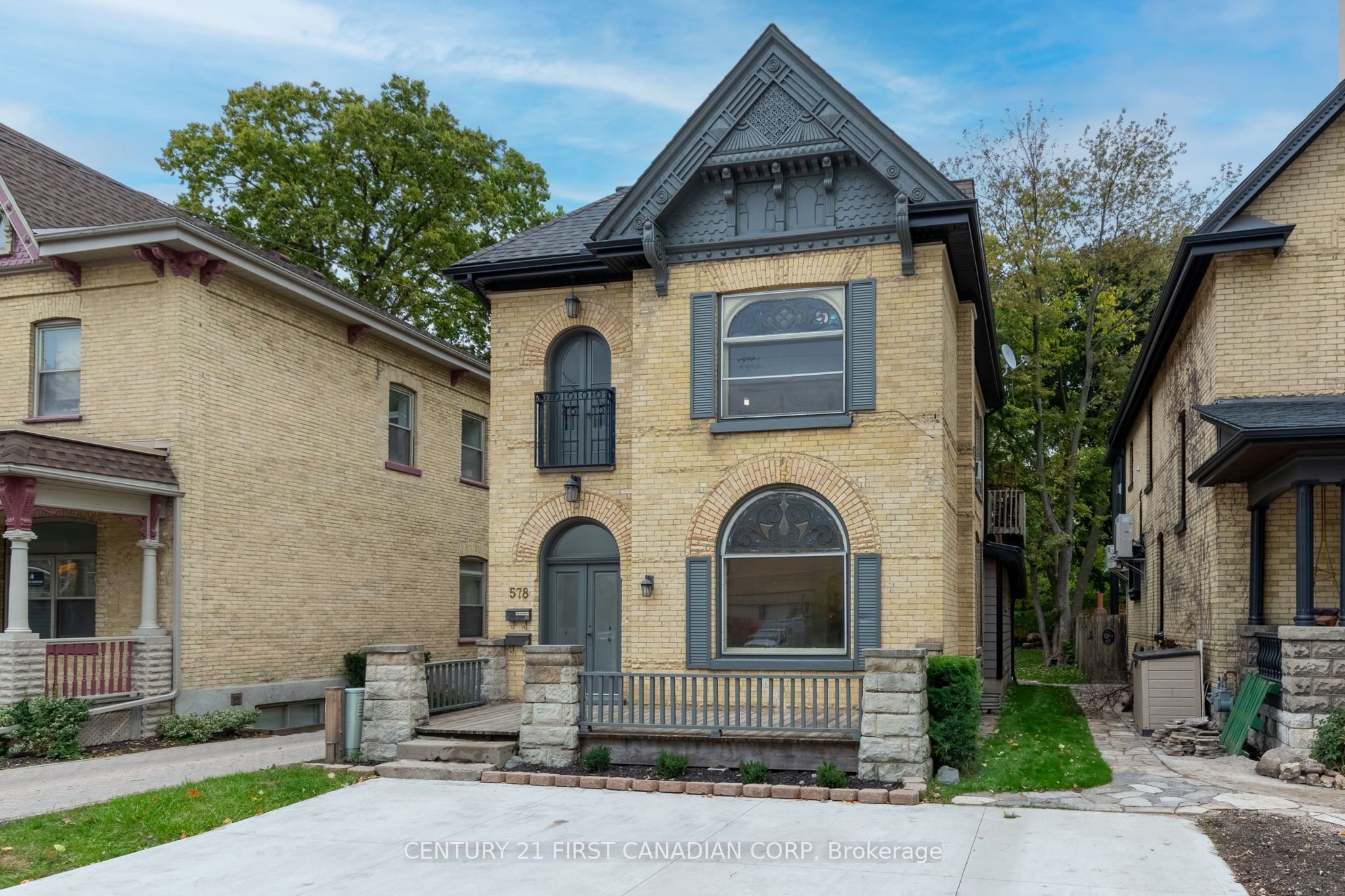578 Waterloo Street Property Photo 2