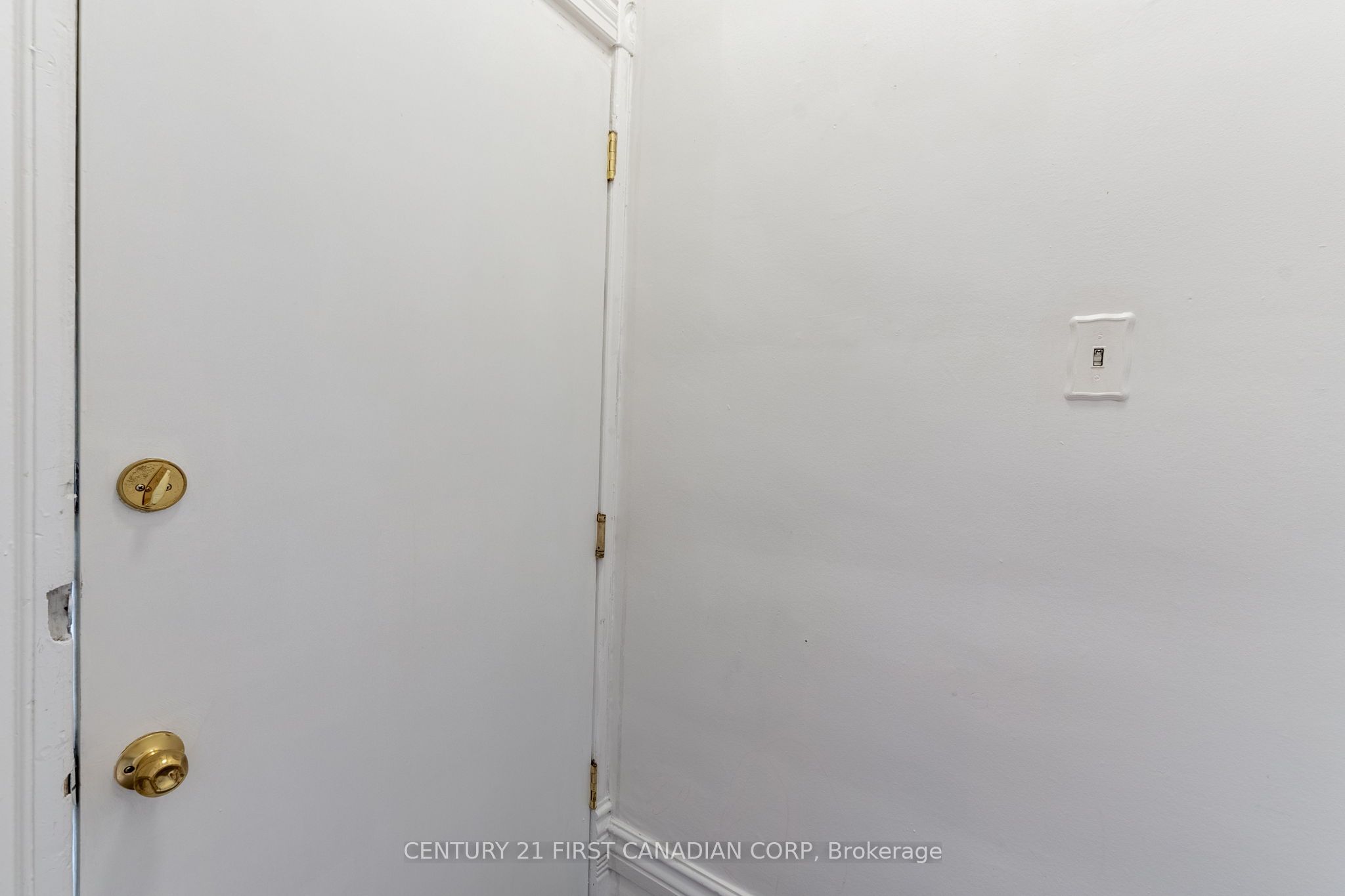 578 Waterloo Street Property Photo 3