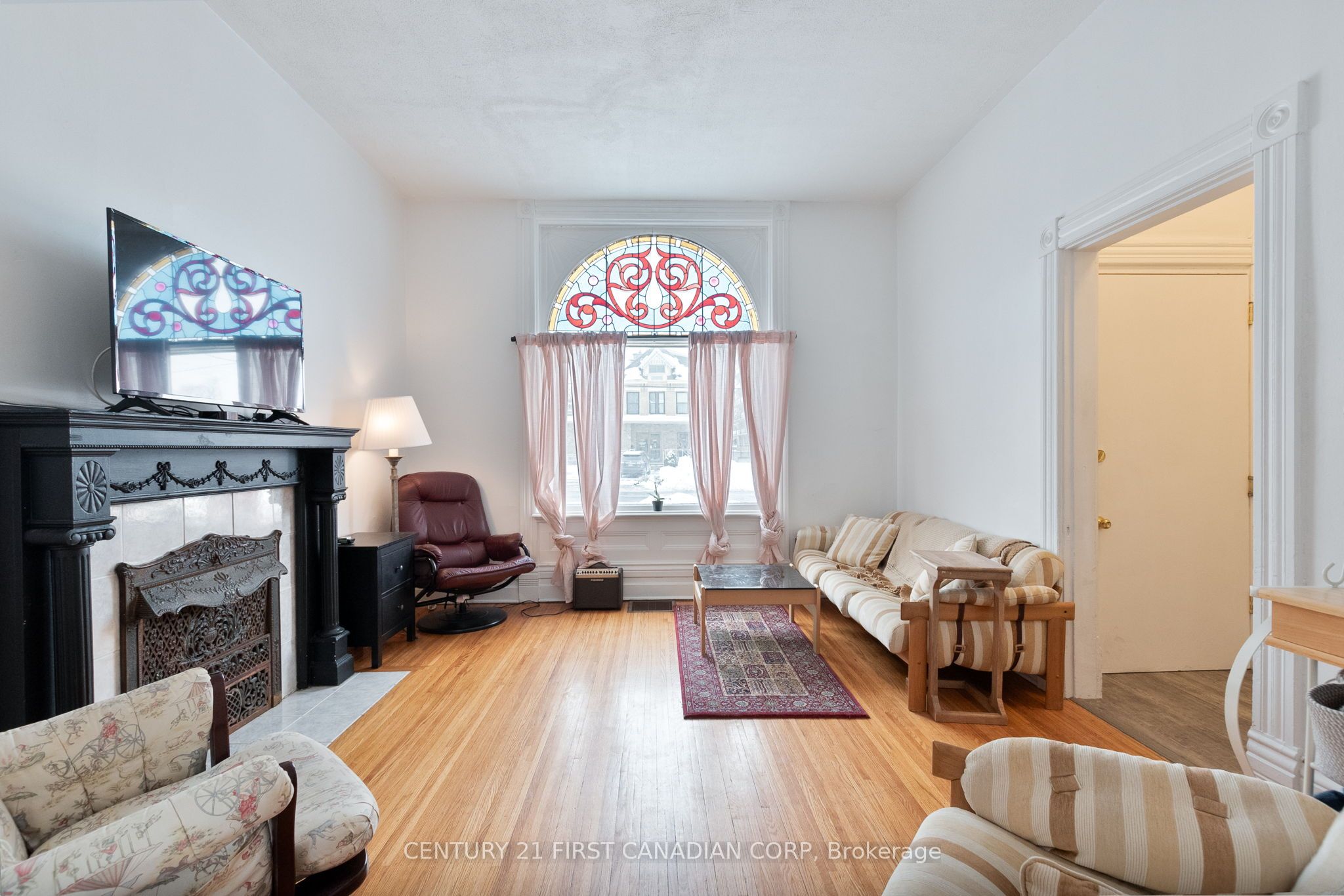 578 Waterloo Street Property Photo 4