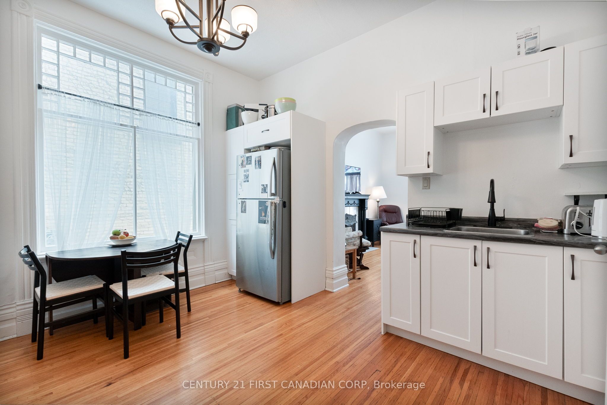 578 Waterloo Street Property Photo 8