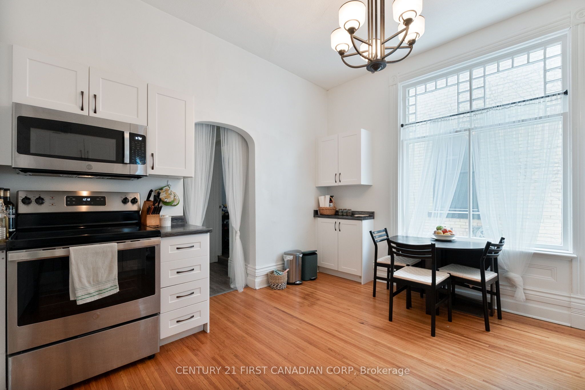578 Waterloo Street Property Photo 9