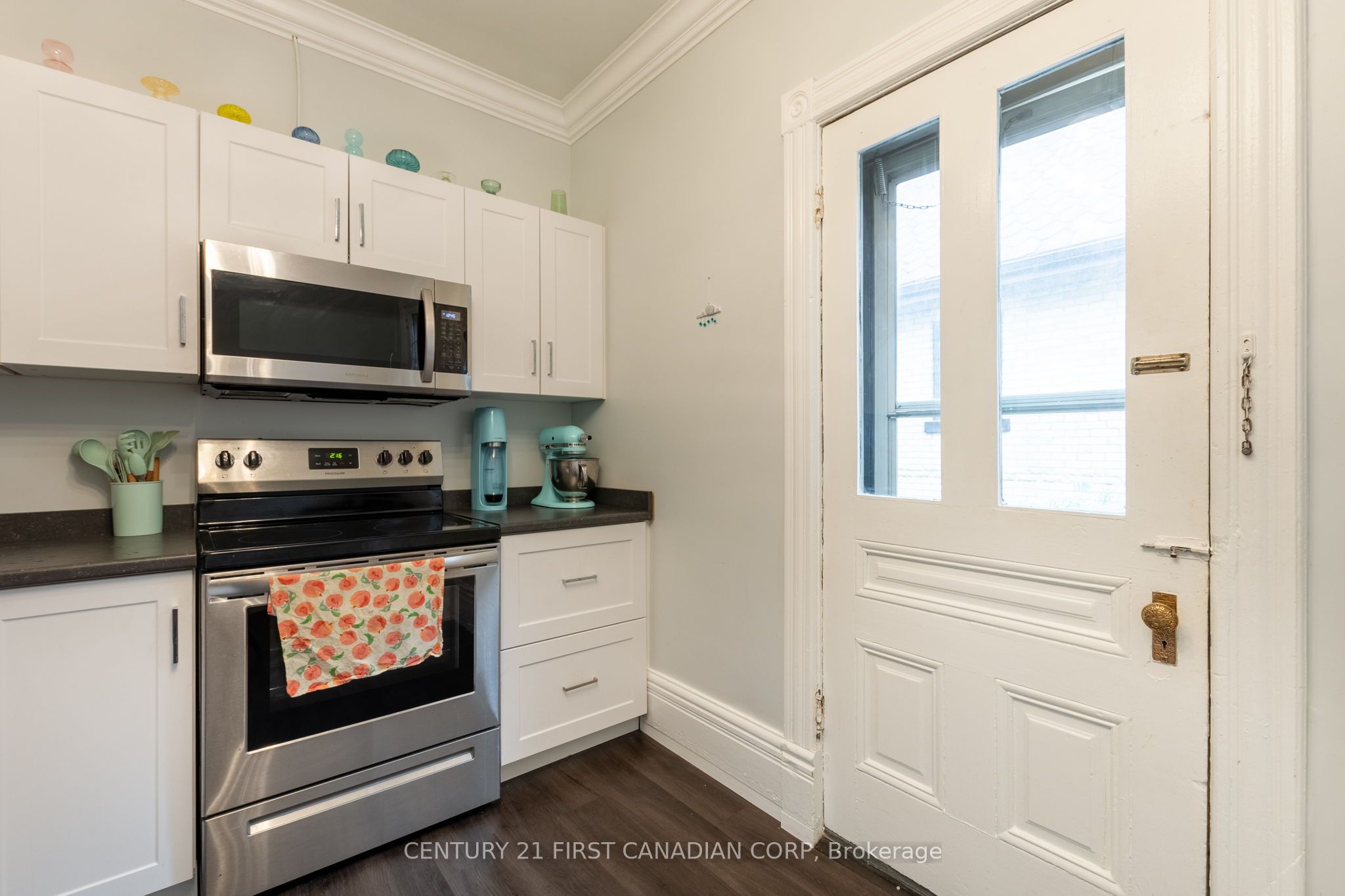 578 Waterloo Street Property Photo 24
