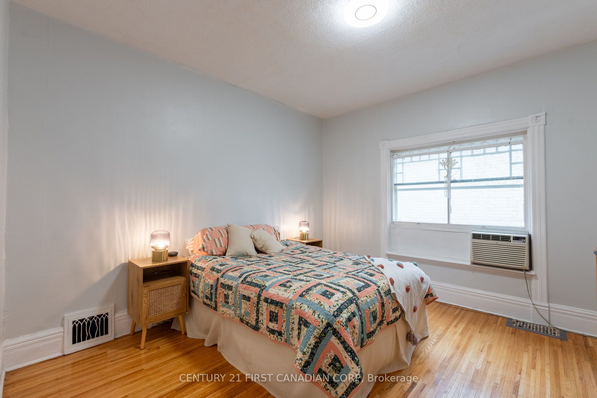 578 Waterloo Street Property Photo 30
