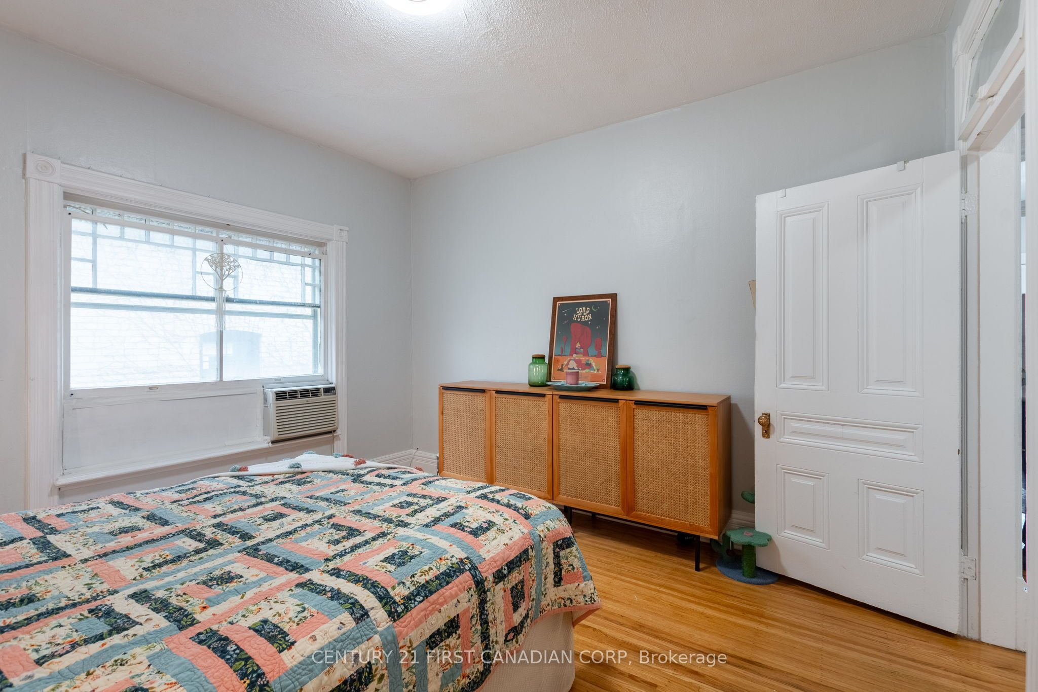 578 Waterloo Street Property Photo 31