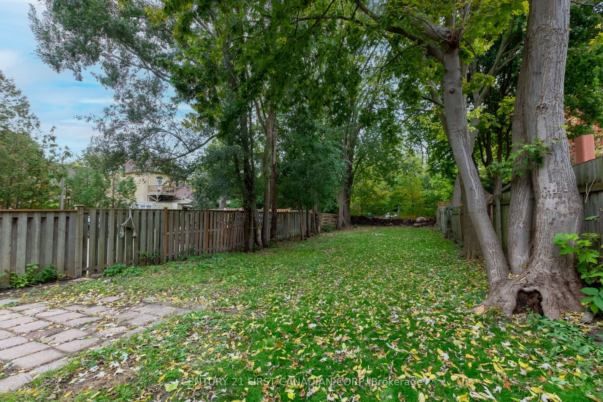 578 Waterloo Street Property Photo 34