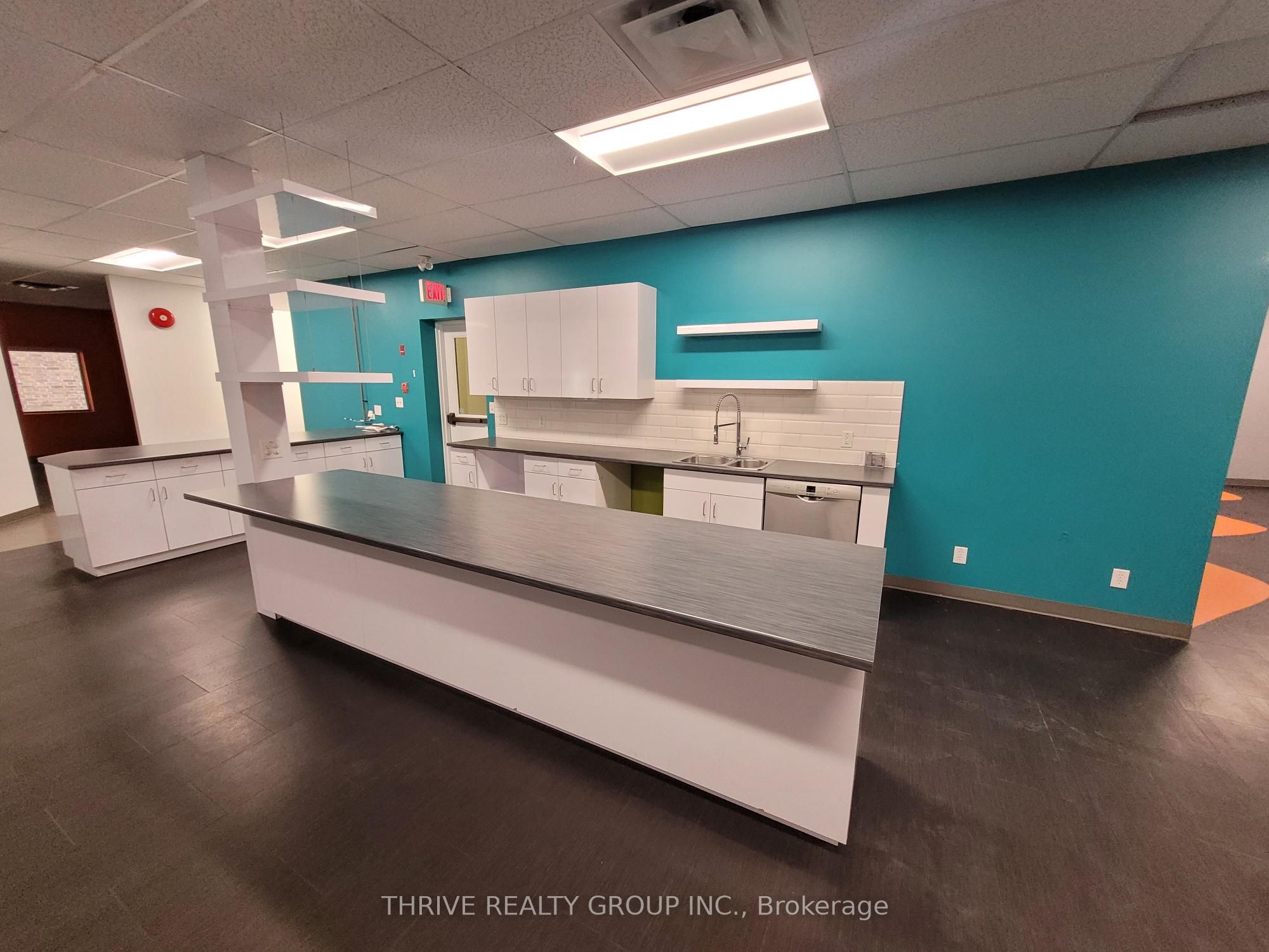 #300 - 285 King Street Property Photo 2