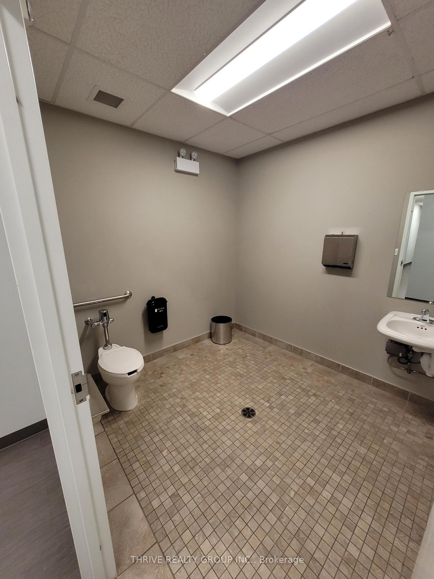 #300 - 285 King Street Property Photo 6