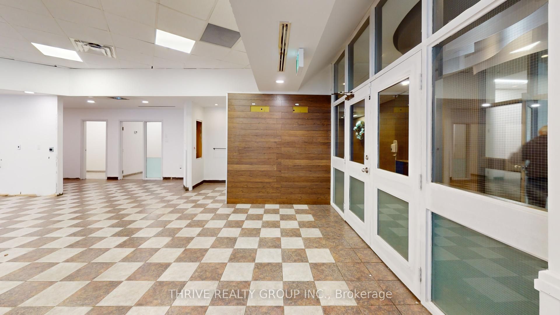 #102 - 285 King Street Property Photo 2