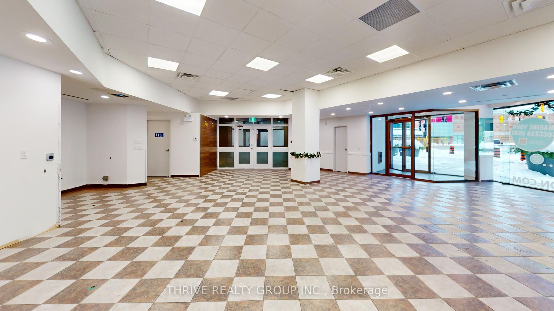 #102 - 285 King Street Property Photo 3