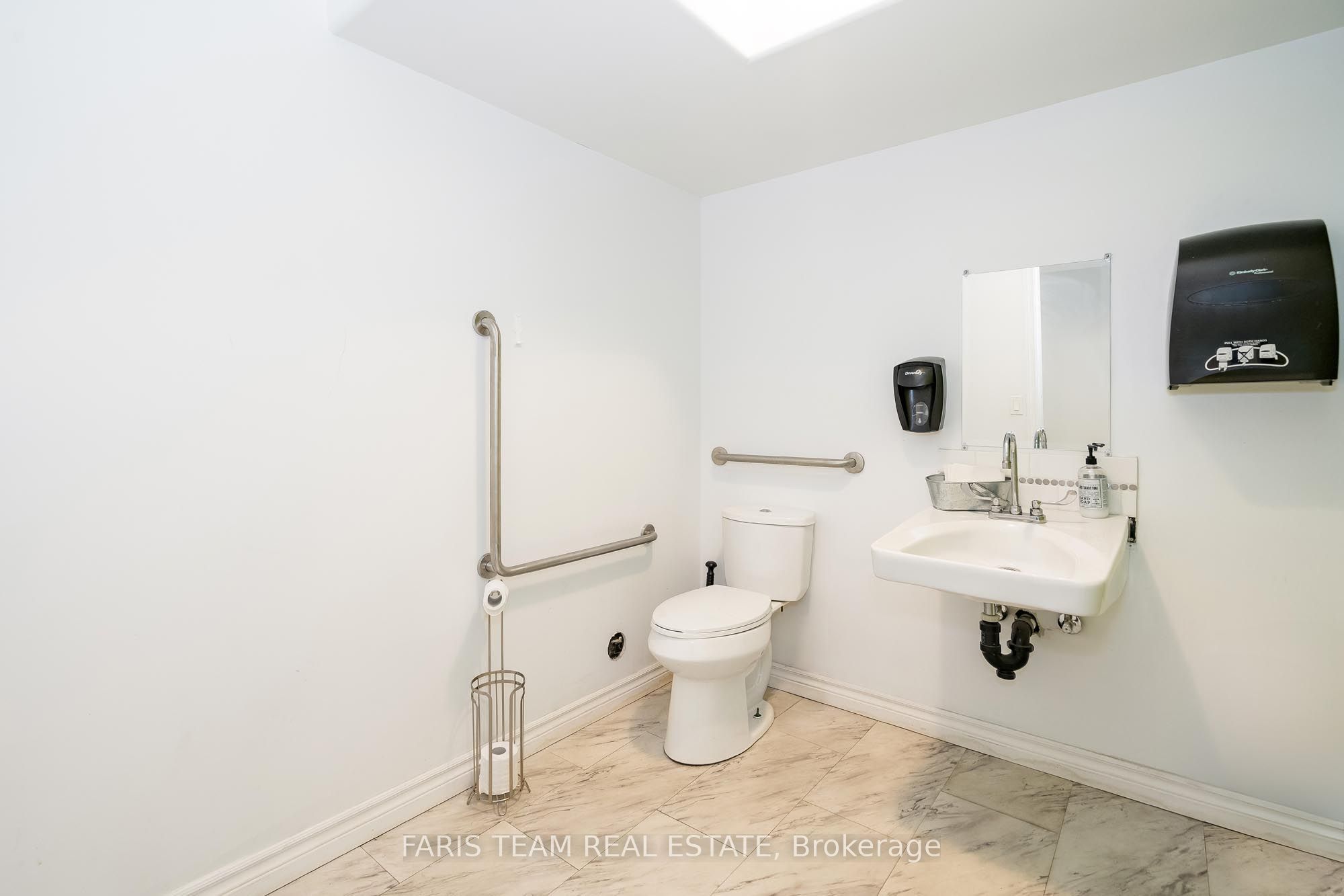 90 West Road Property Photo 9