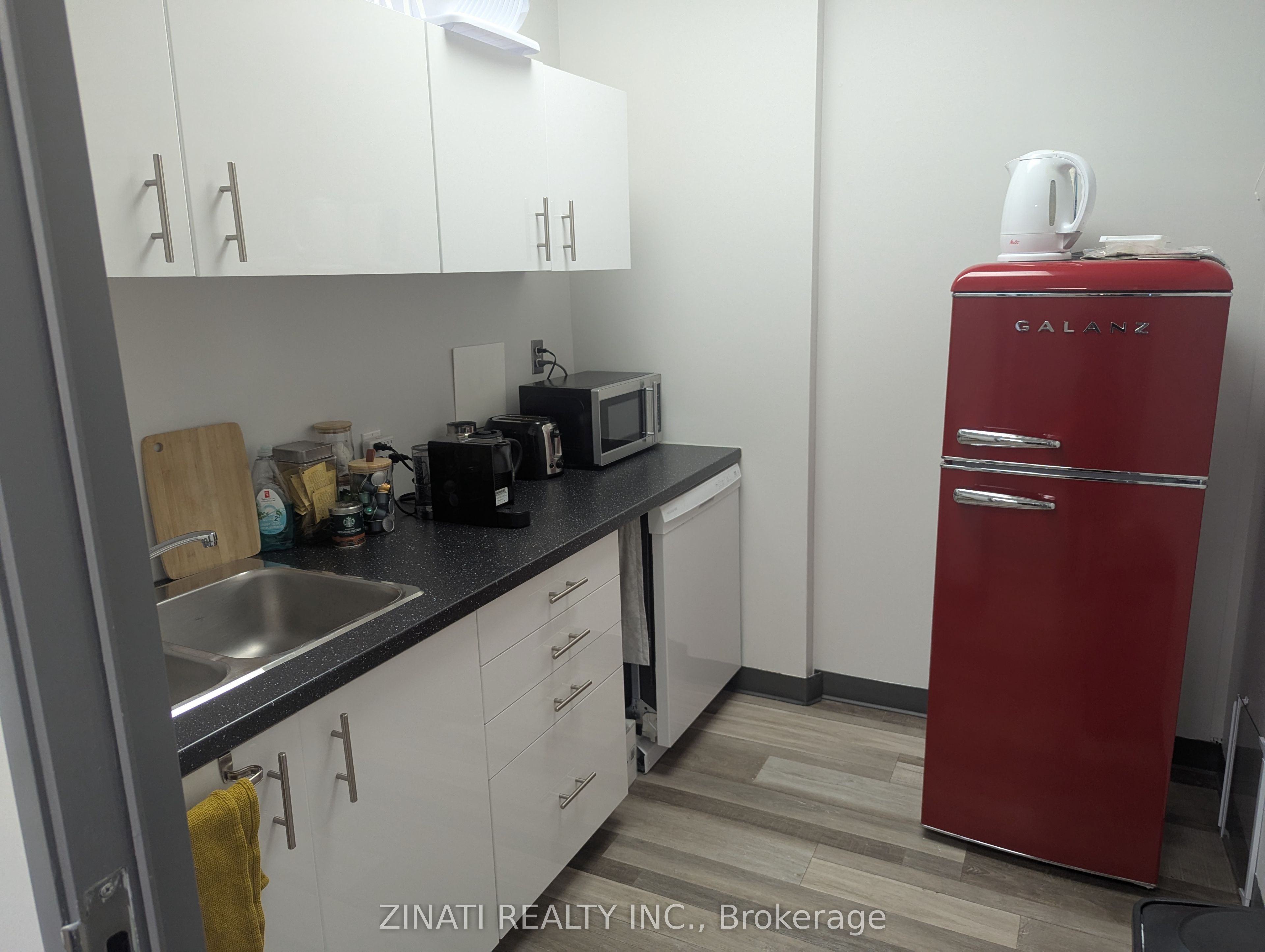 #218 - 1900 Merivale Road Property Photo 6