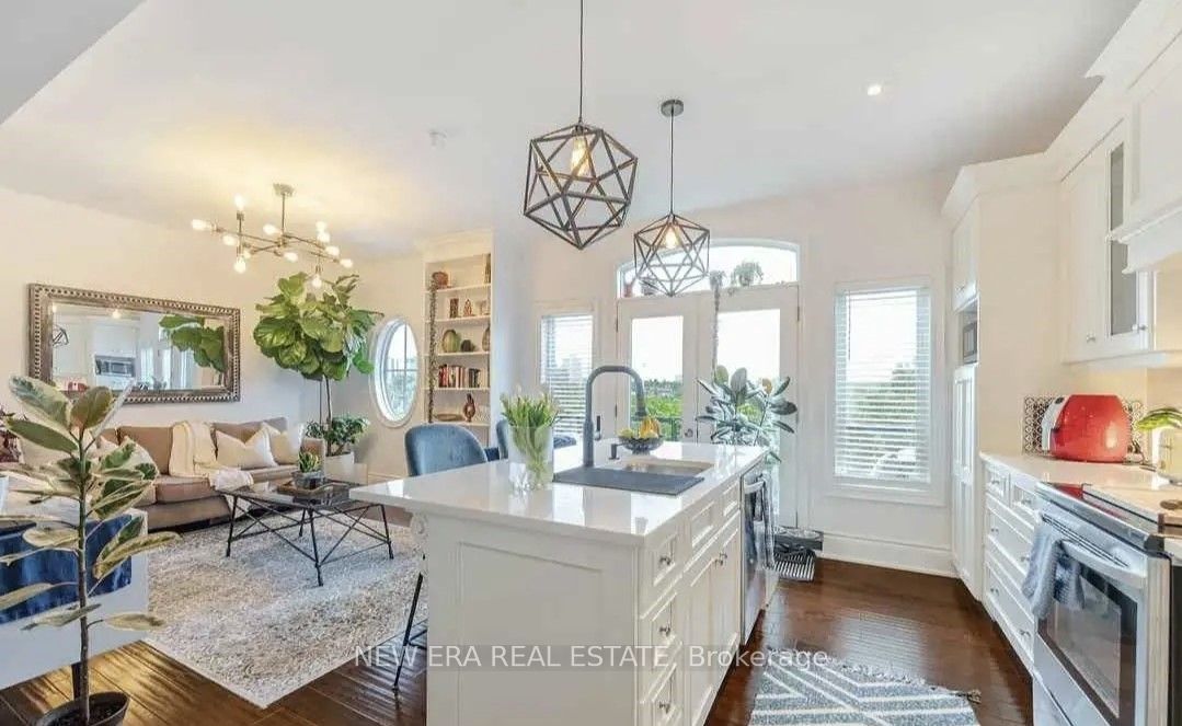 #e - 366 Bay Street Property Photo 4