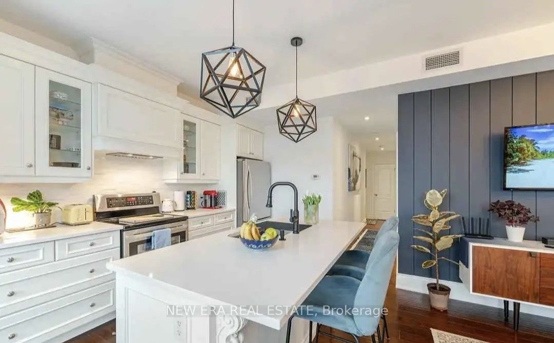 #e - 366 Bay Street Property Photo 5
