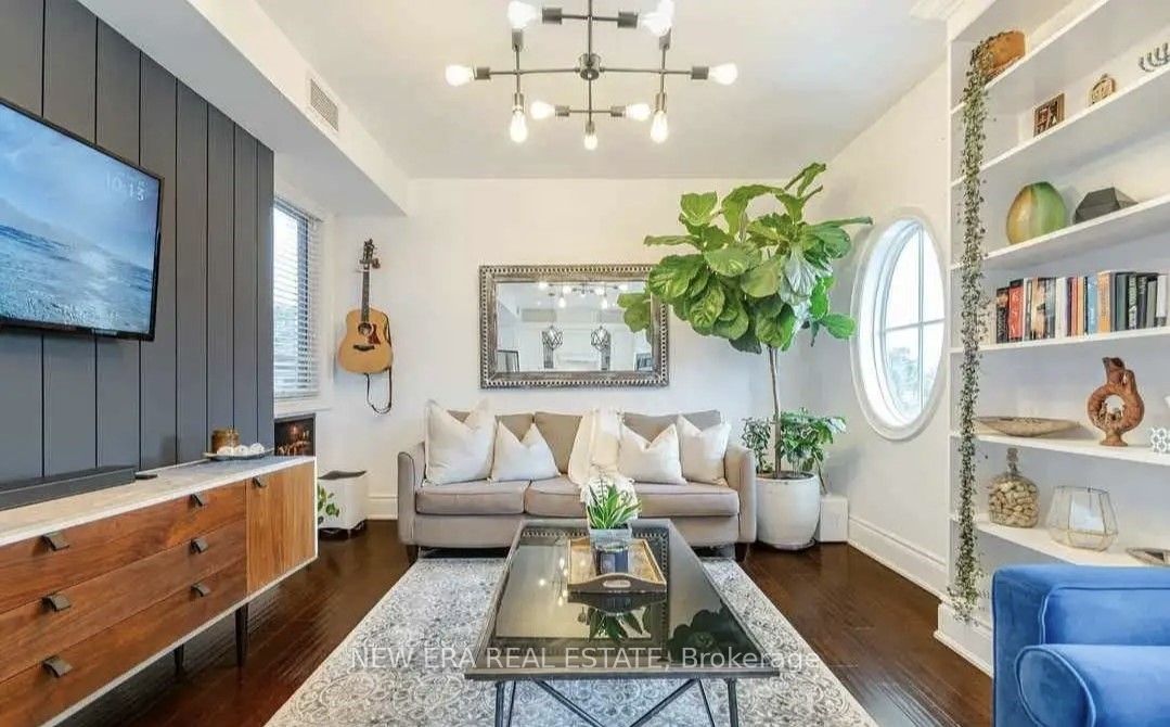 #e - 366 Bay Street Property Photo 8