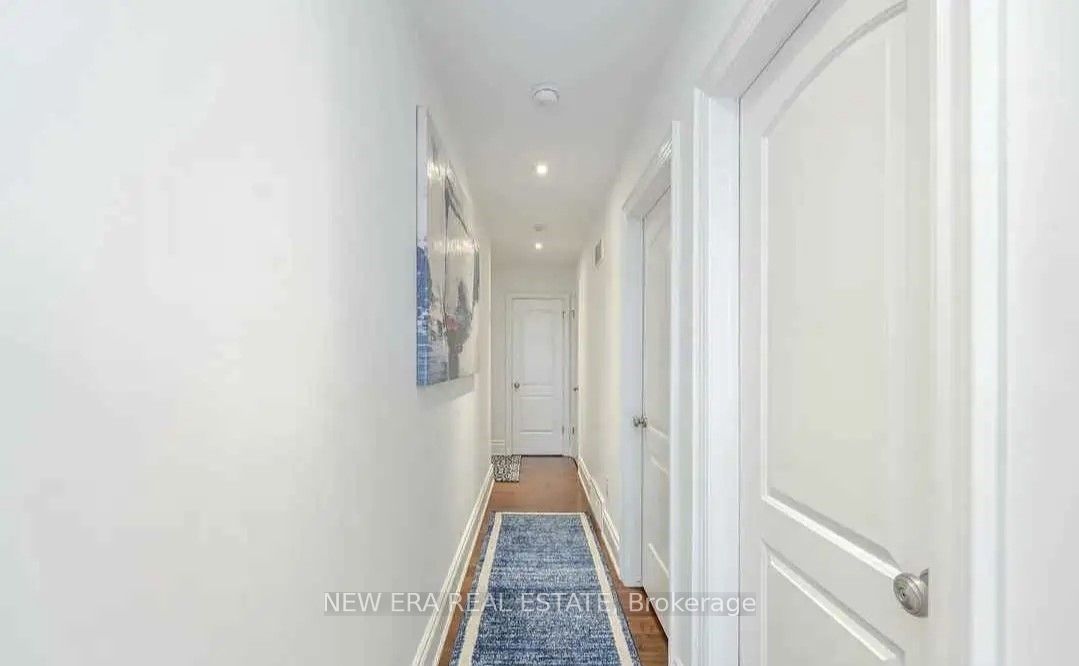 #e - 366 Bay Street Property Photo 10