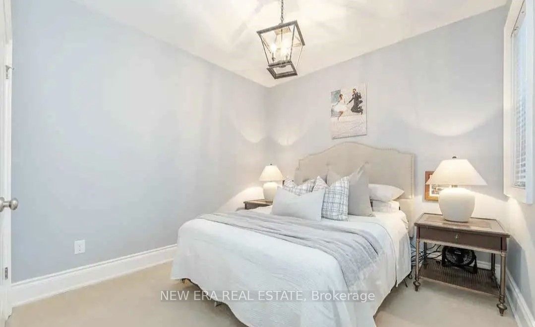 #e - 366 Bay Street Property Photo 11
