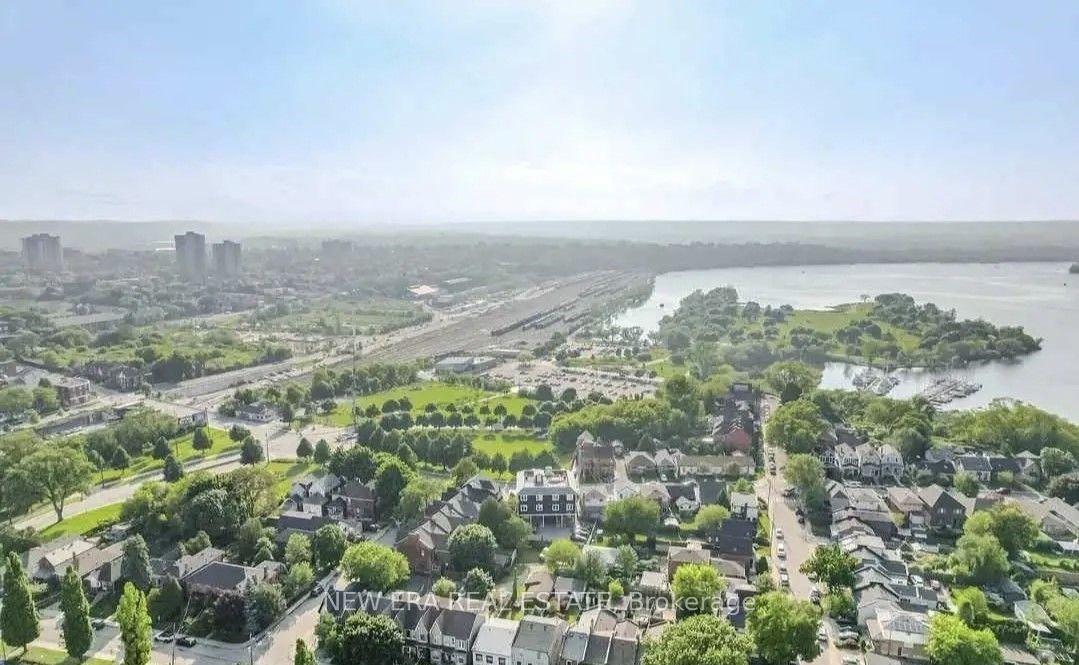 #e - 366 Bay Street Property Photo 16