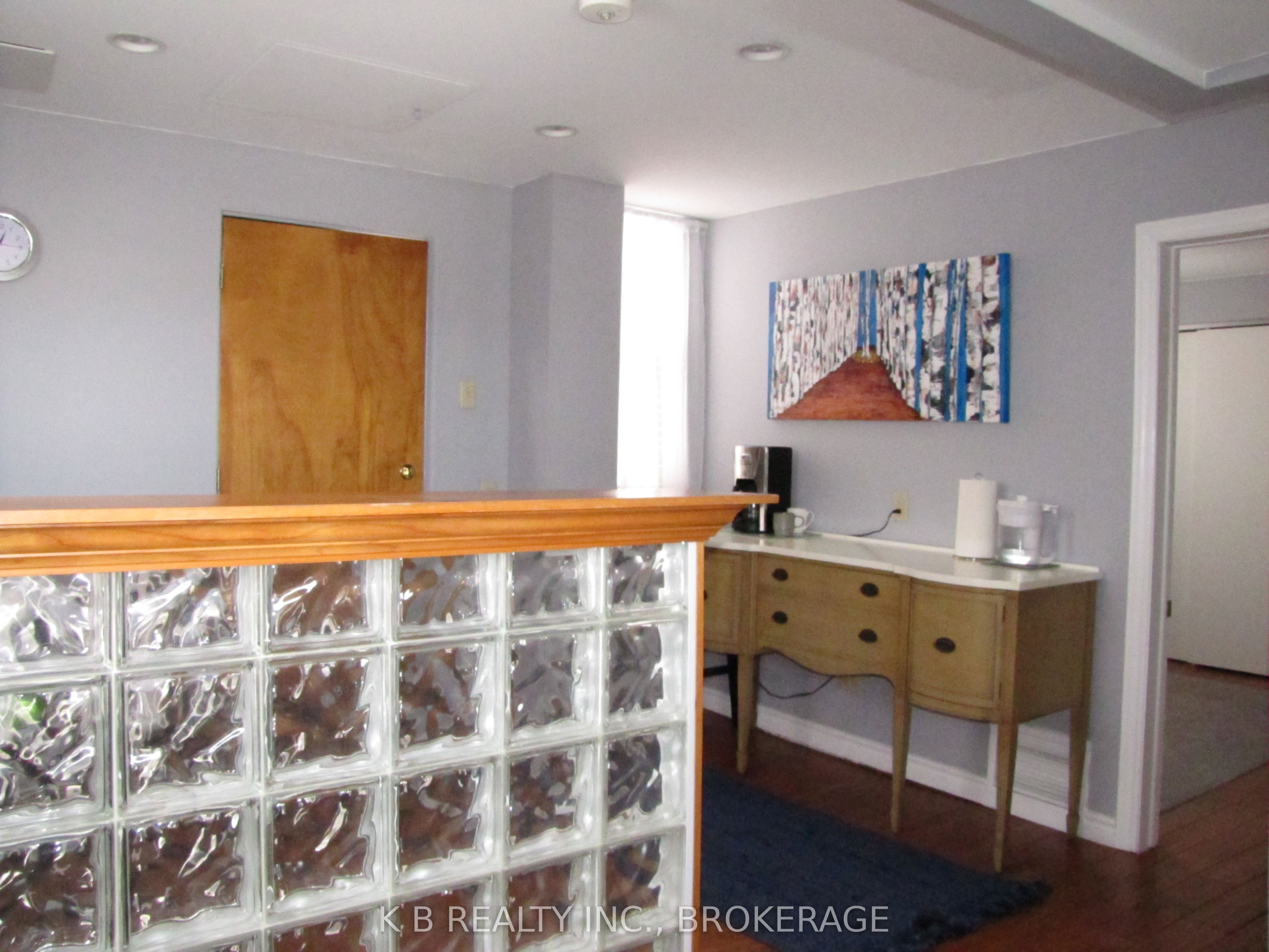 166 Queen Street Property Photo 3