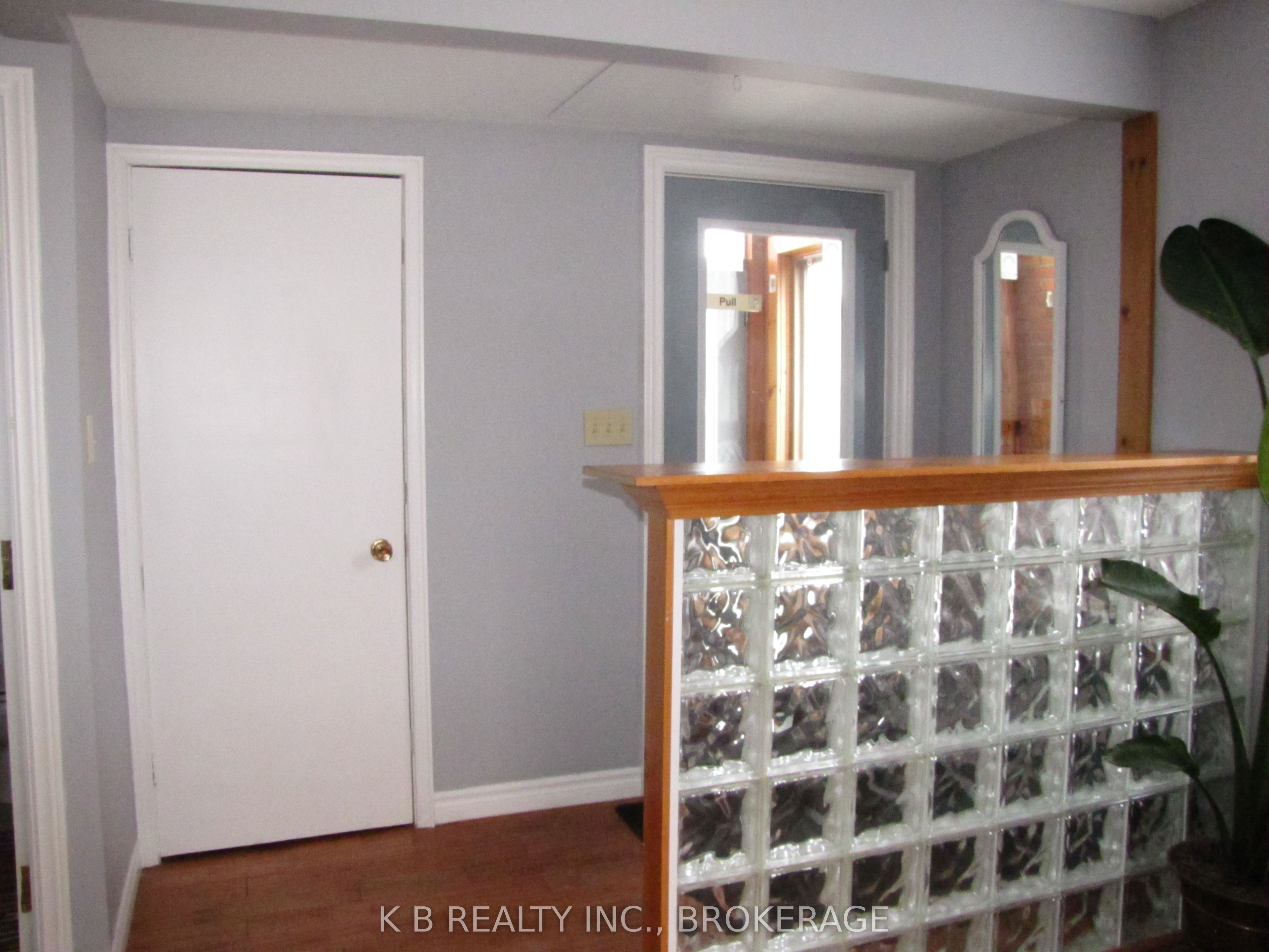 166 Queen Street Property Photo 4