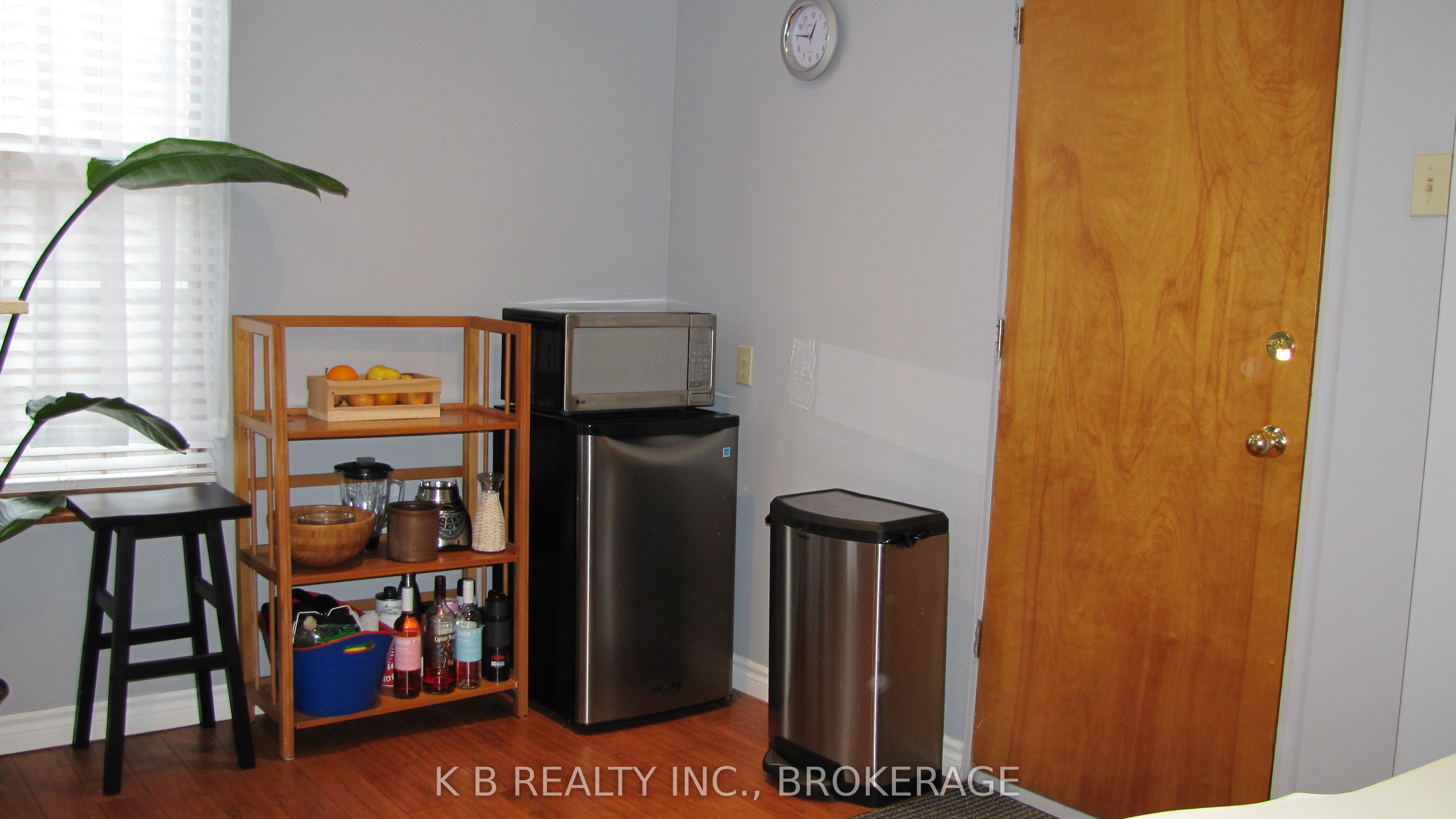 166 Queen Street Property Photo 6