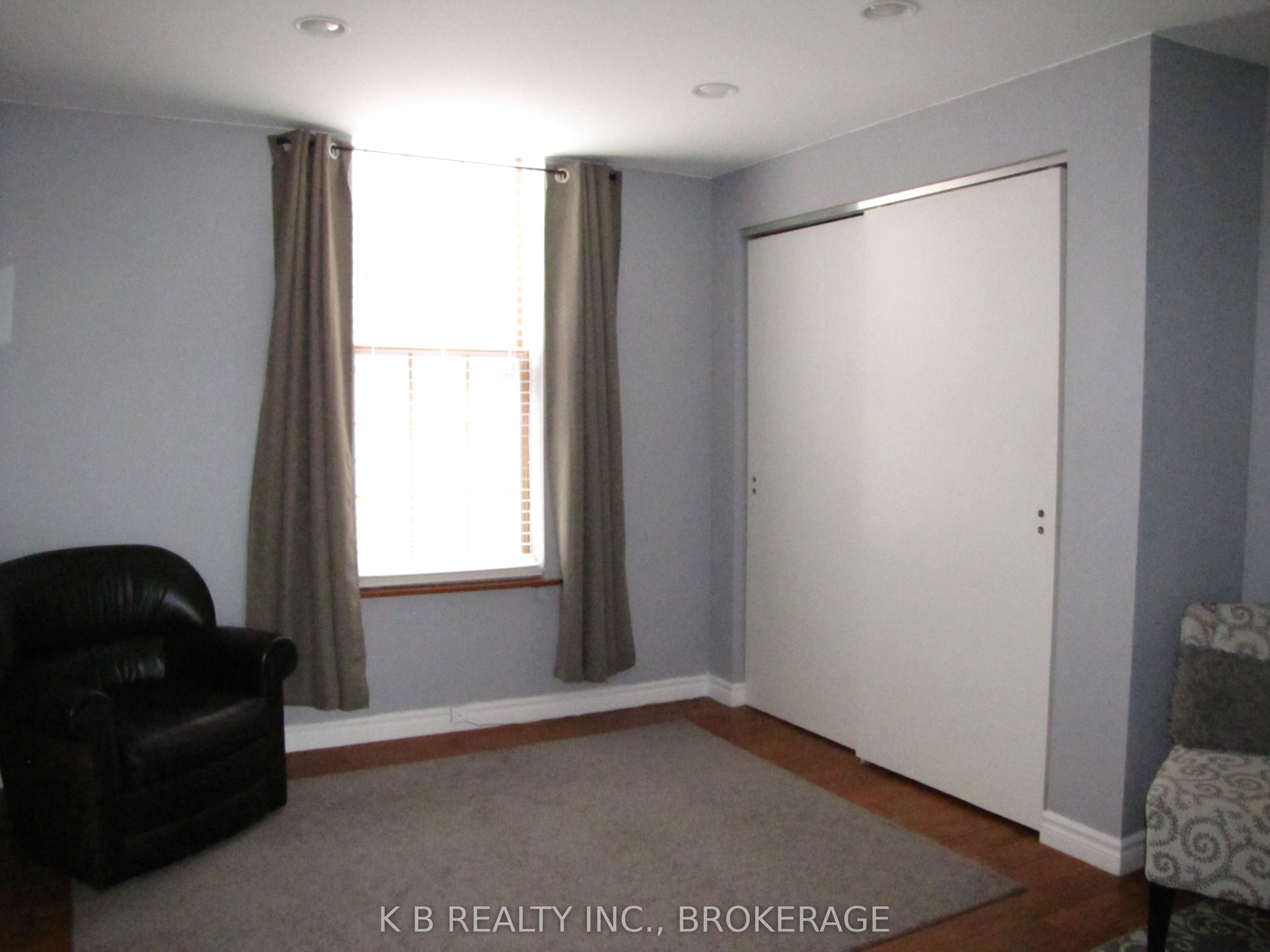 166 Queen Street Property Photo 7