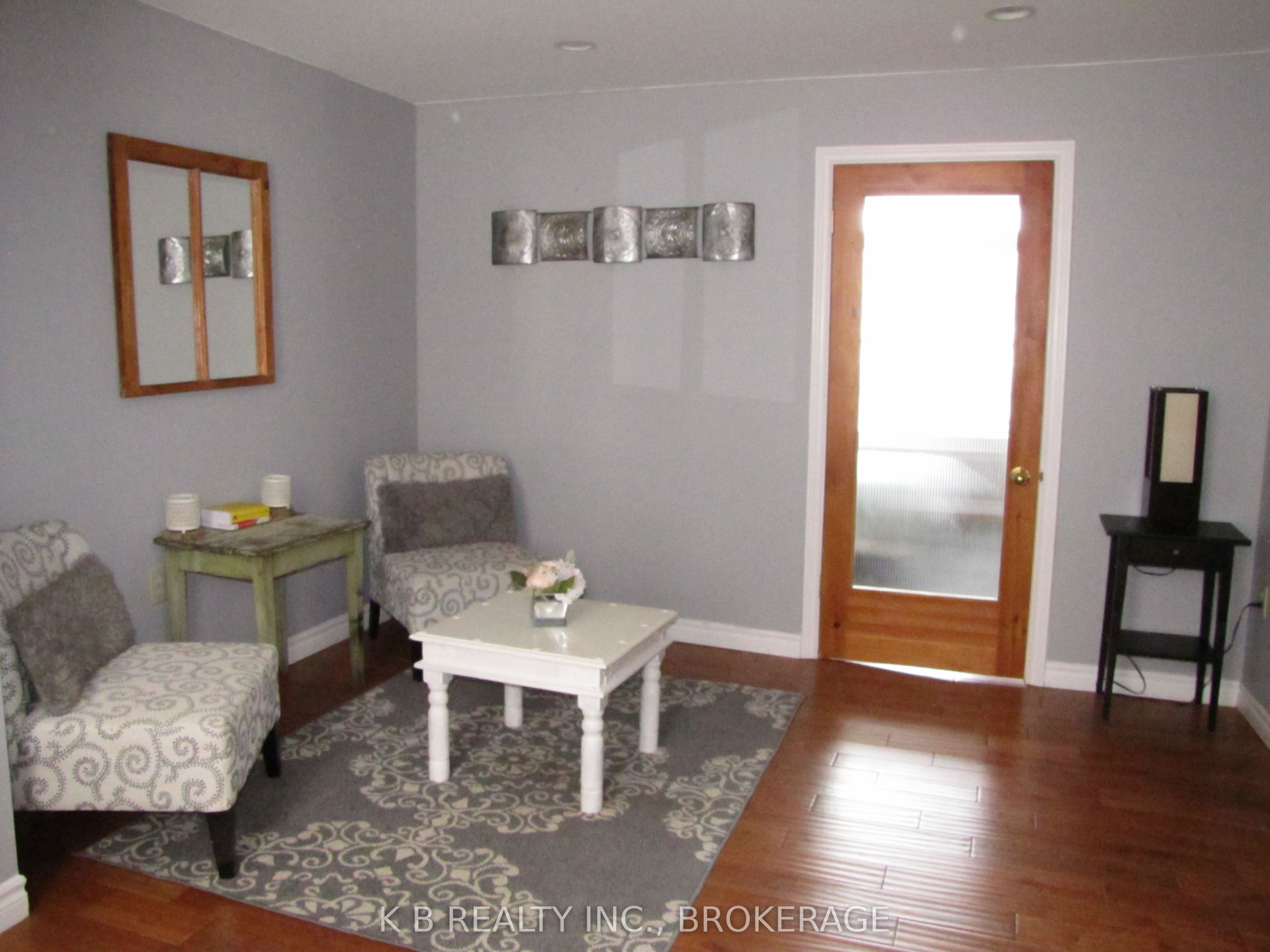 166 Queen Street Property Photo 10