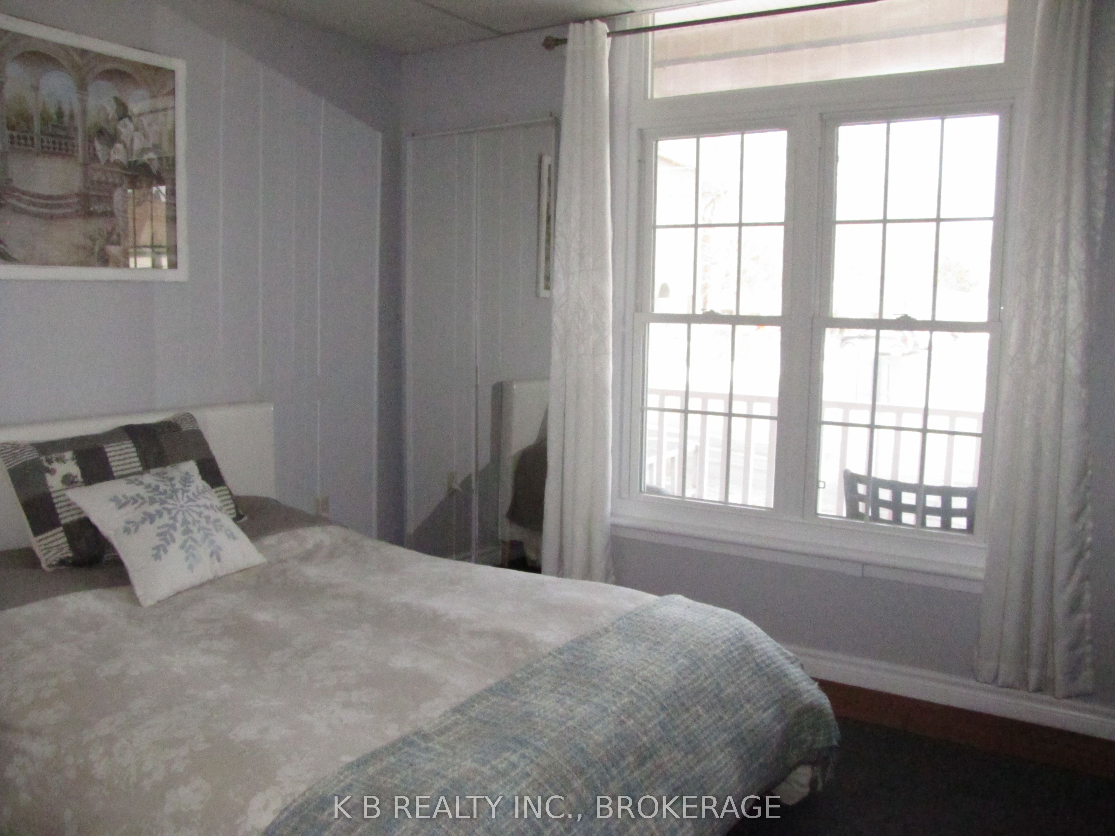 166 Queen Street Property Photo 12