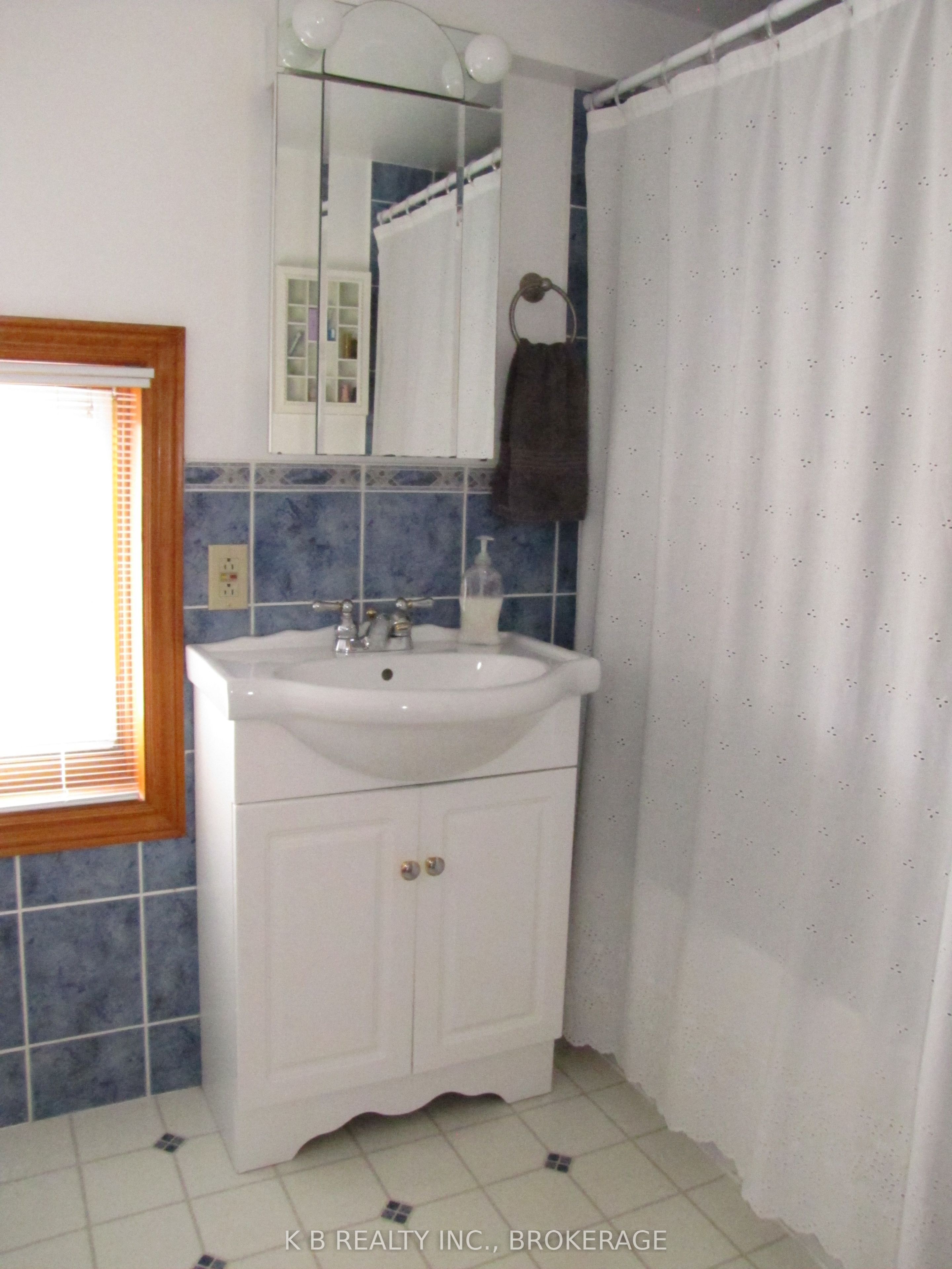 166 Queen Street Property Photo 27