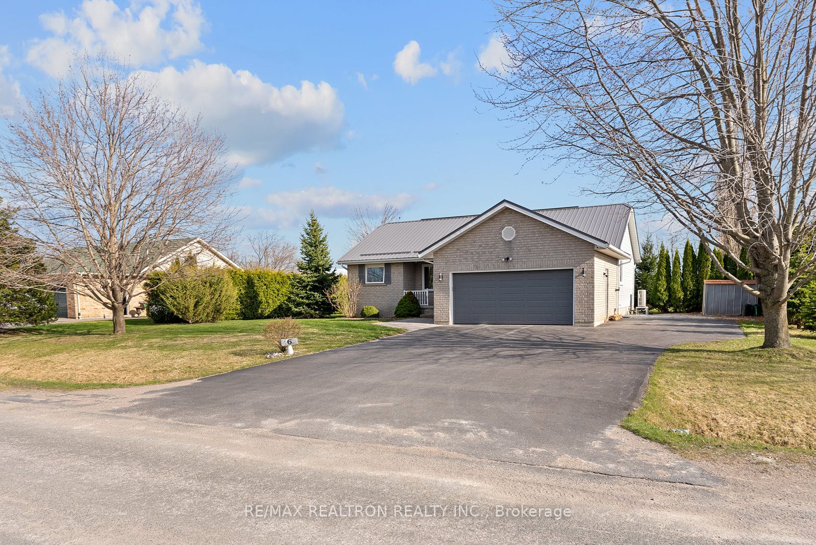 6 Hallett Crescent Property Photo