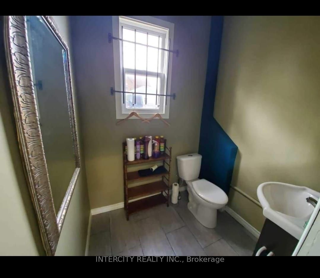 #1 - 203 Wellington Street Property Photo 10
