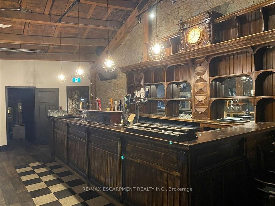 33 Bowen Street Property Photo 6