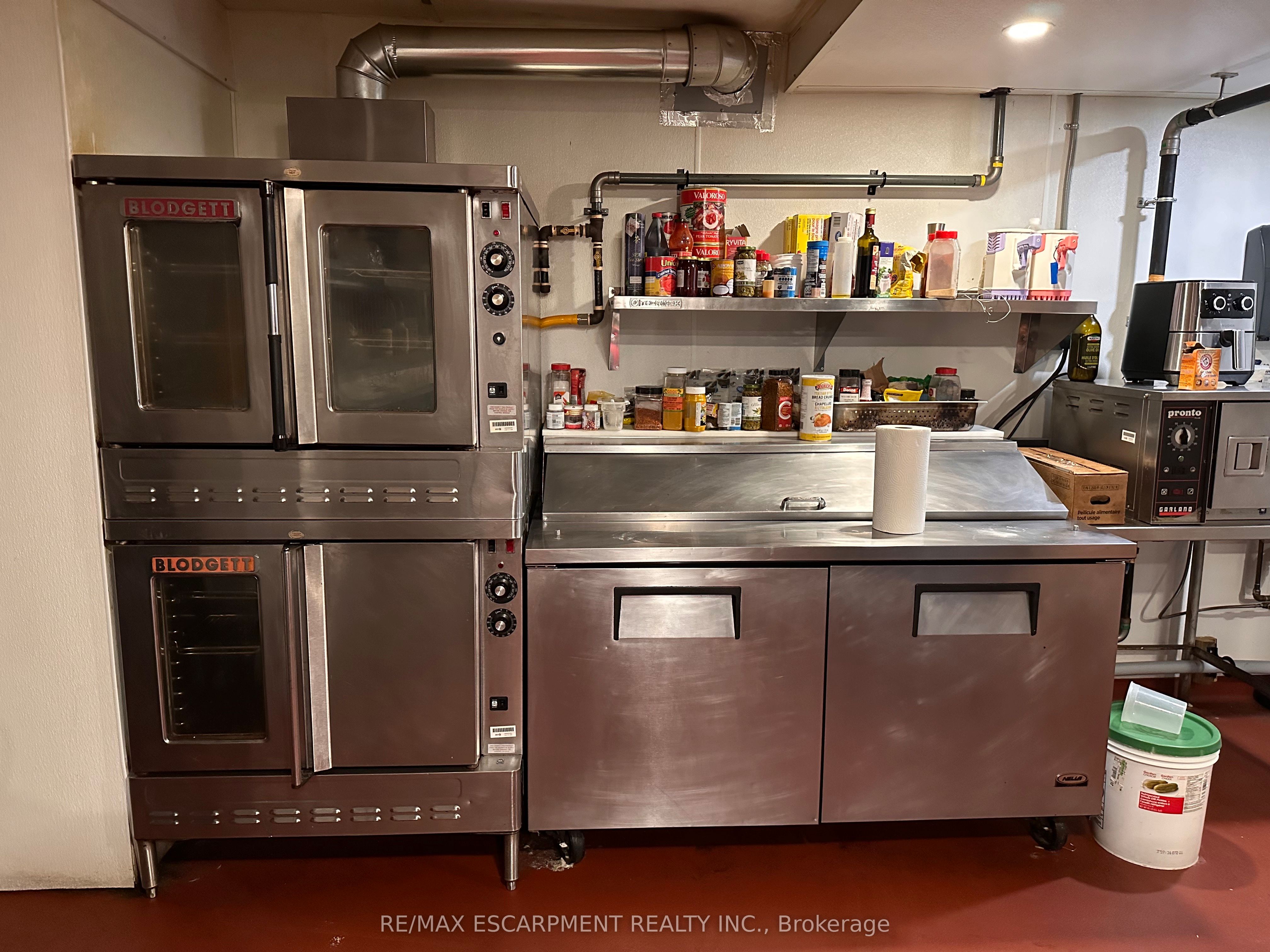 33 Bowen Street Property Photo 12