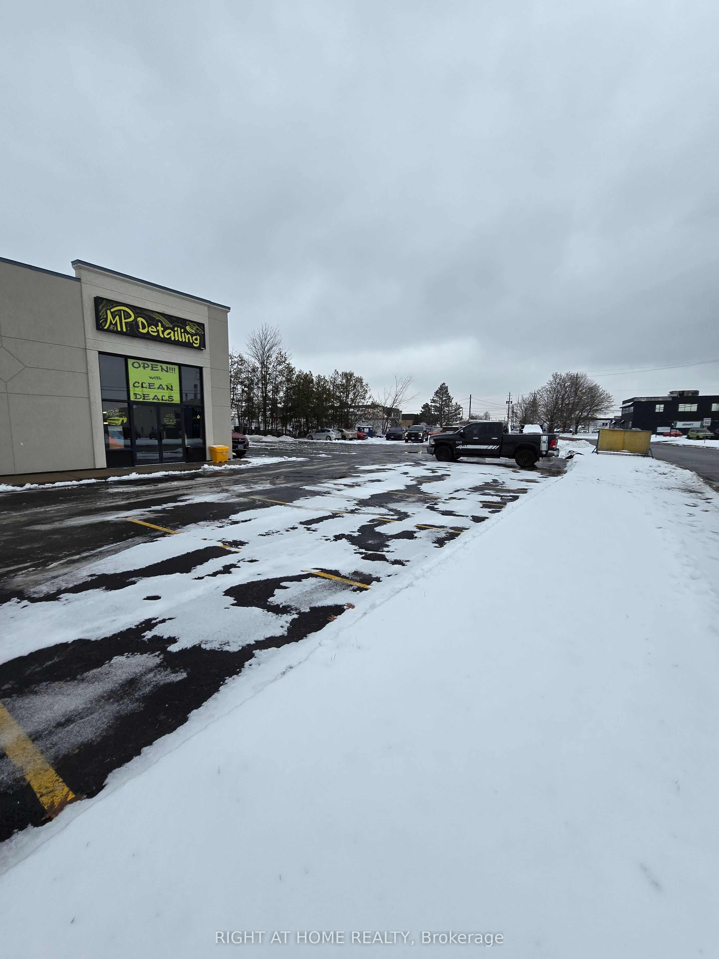 #105 - 1891 Merivale Road Property Photo 12