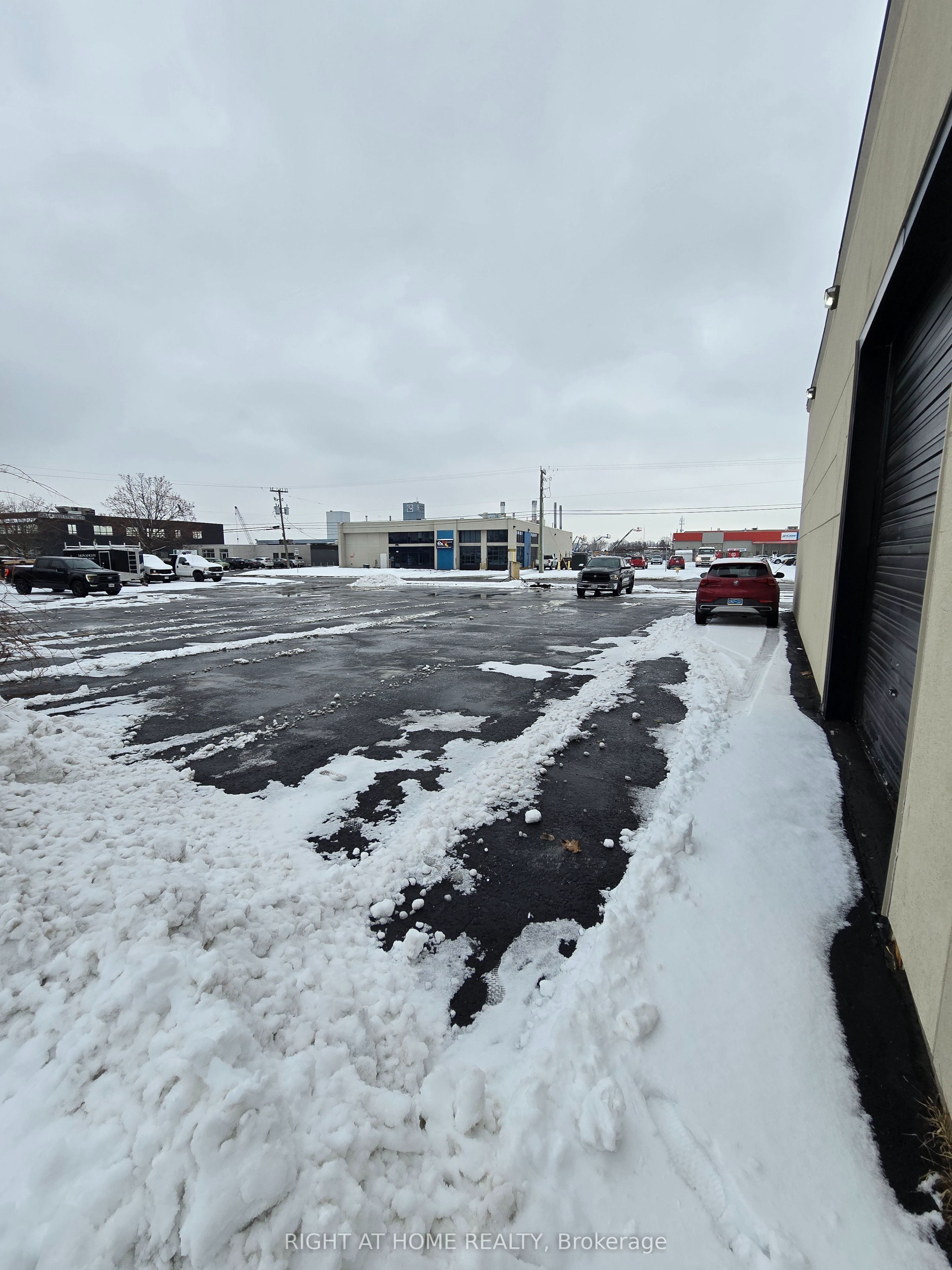 #105 - 1891 Merivale Road Property Photo 16