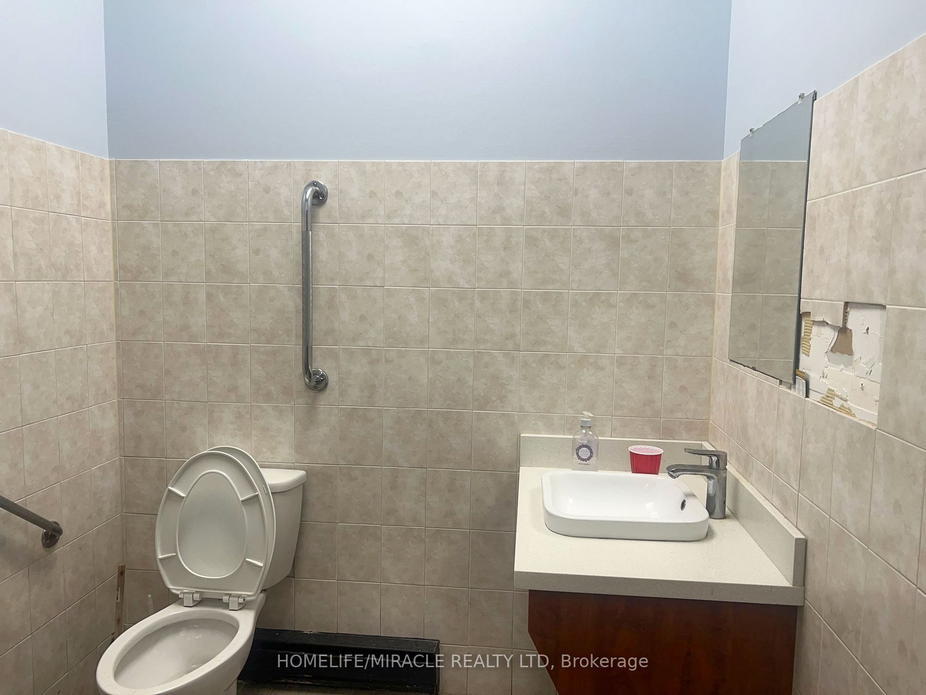 #8 - 660 Richmond Street Property Photo 8