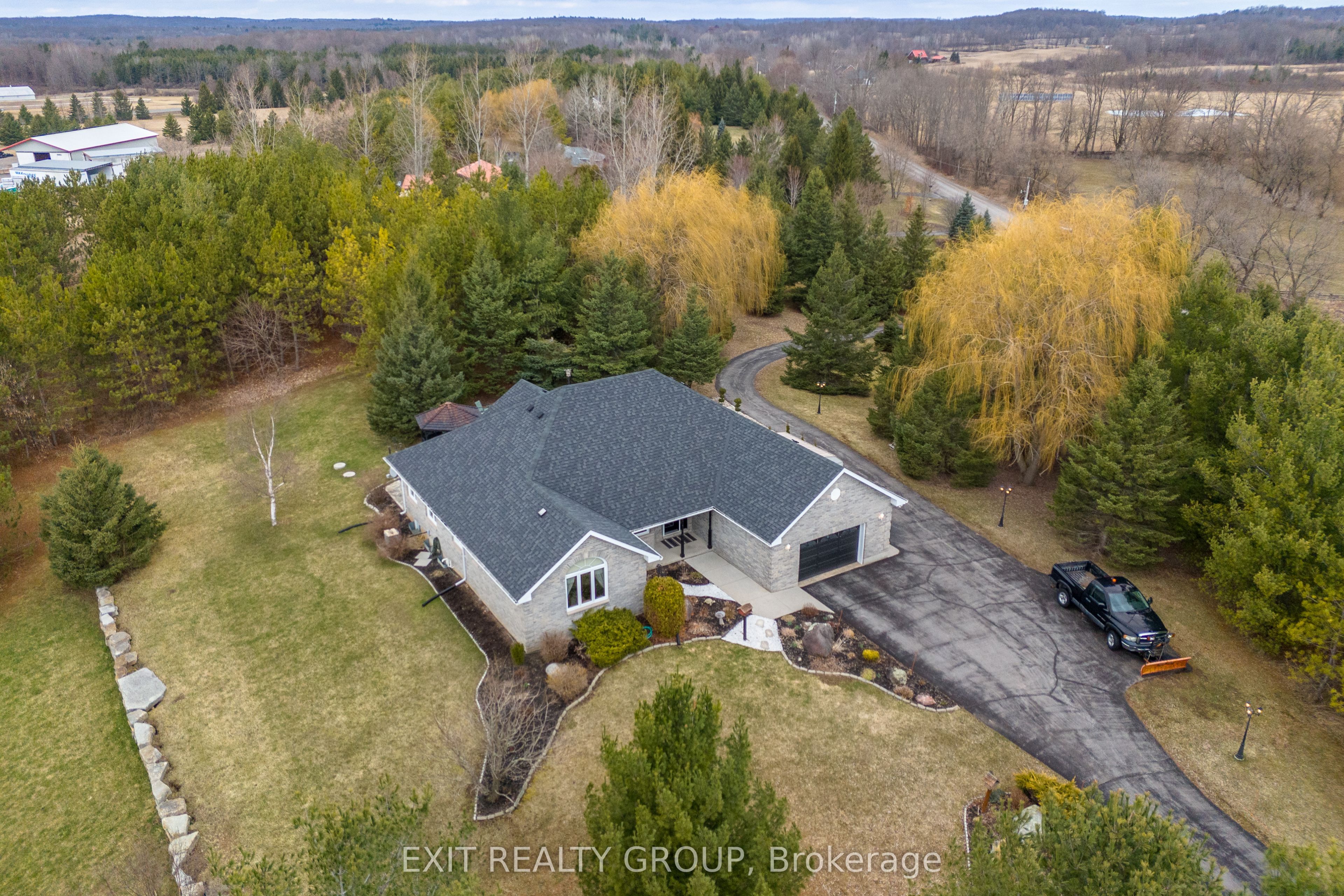 39 Woods Rd Property Photo