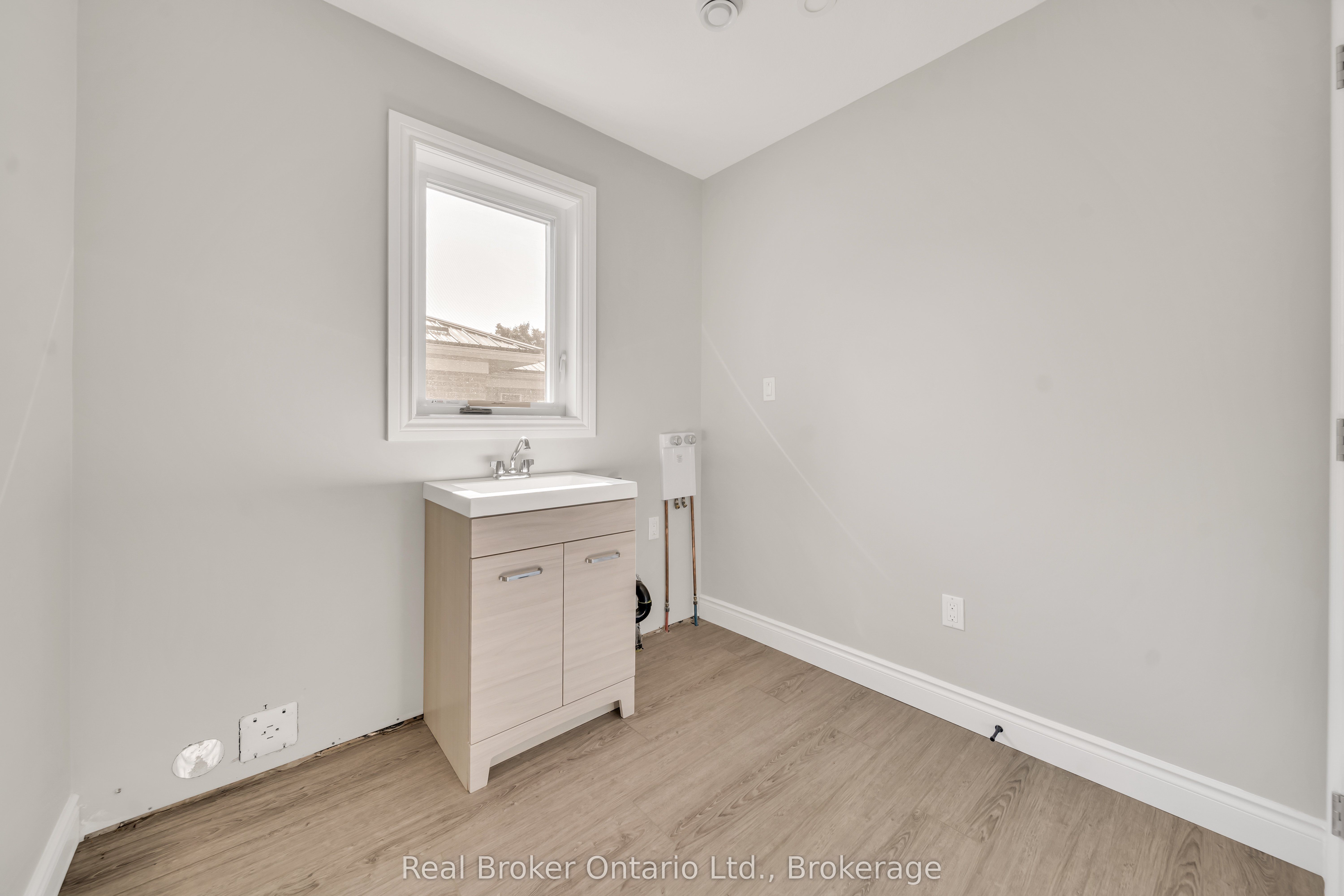 92 & 94 King Street Property Photo 24