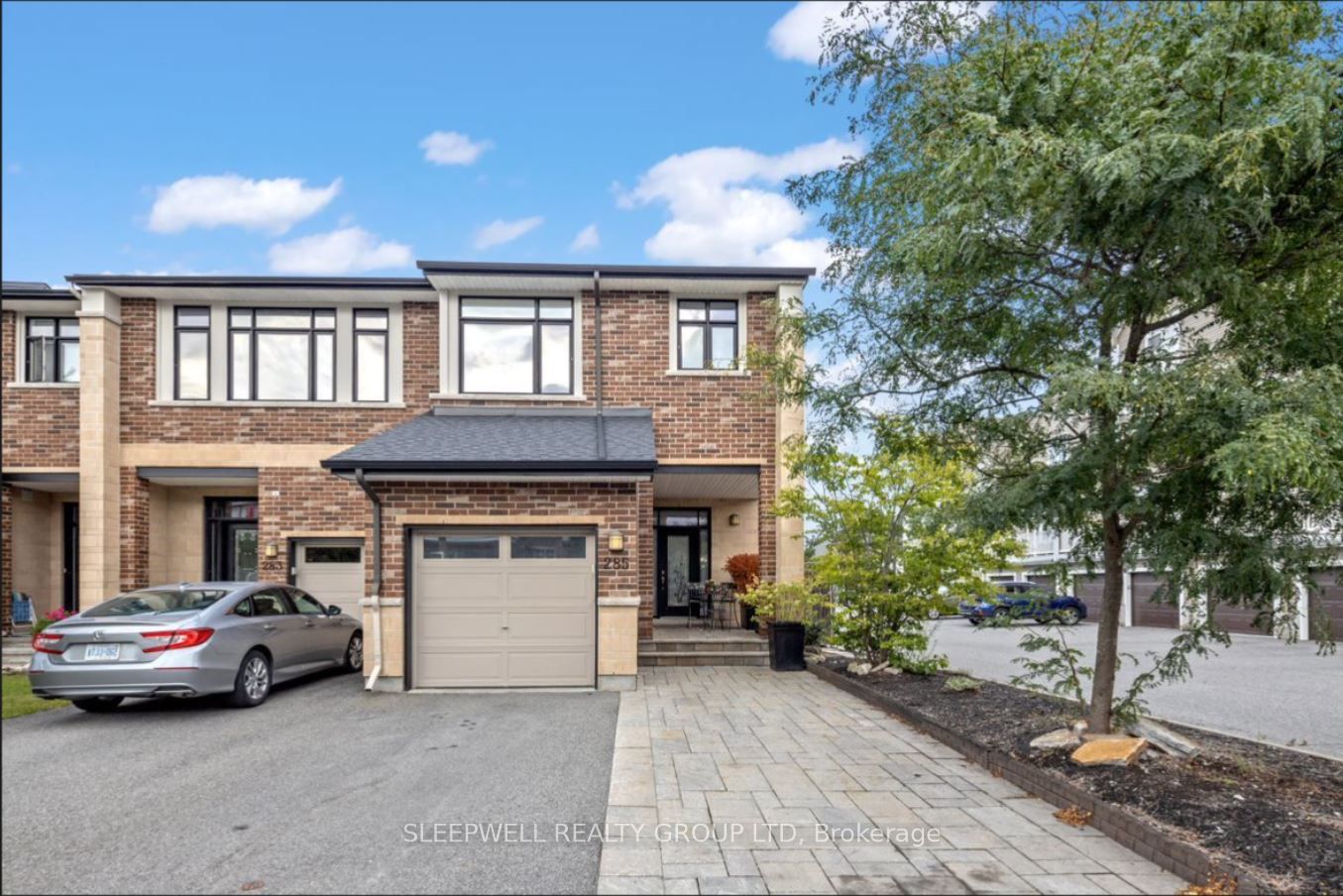 285 Kinghaven Crescent Property Photo 1