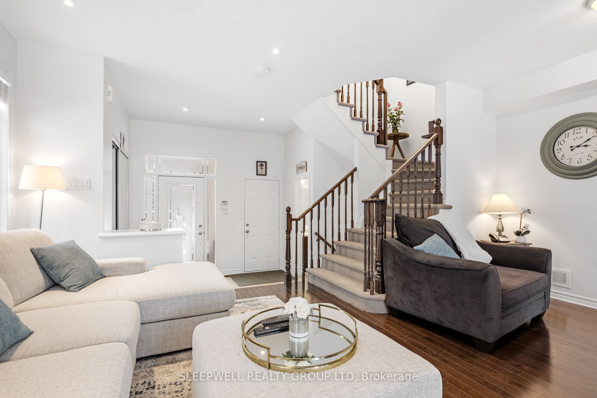 285 Kinghaven Crescent Property Photo 4