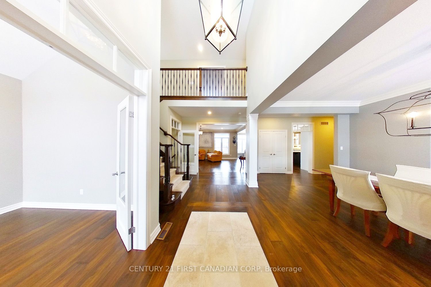 2369 Torrey Pines Way Property Photo 2