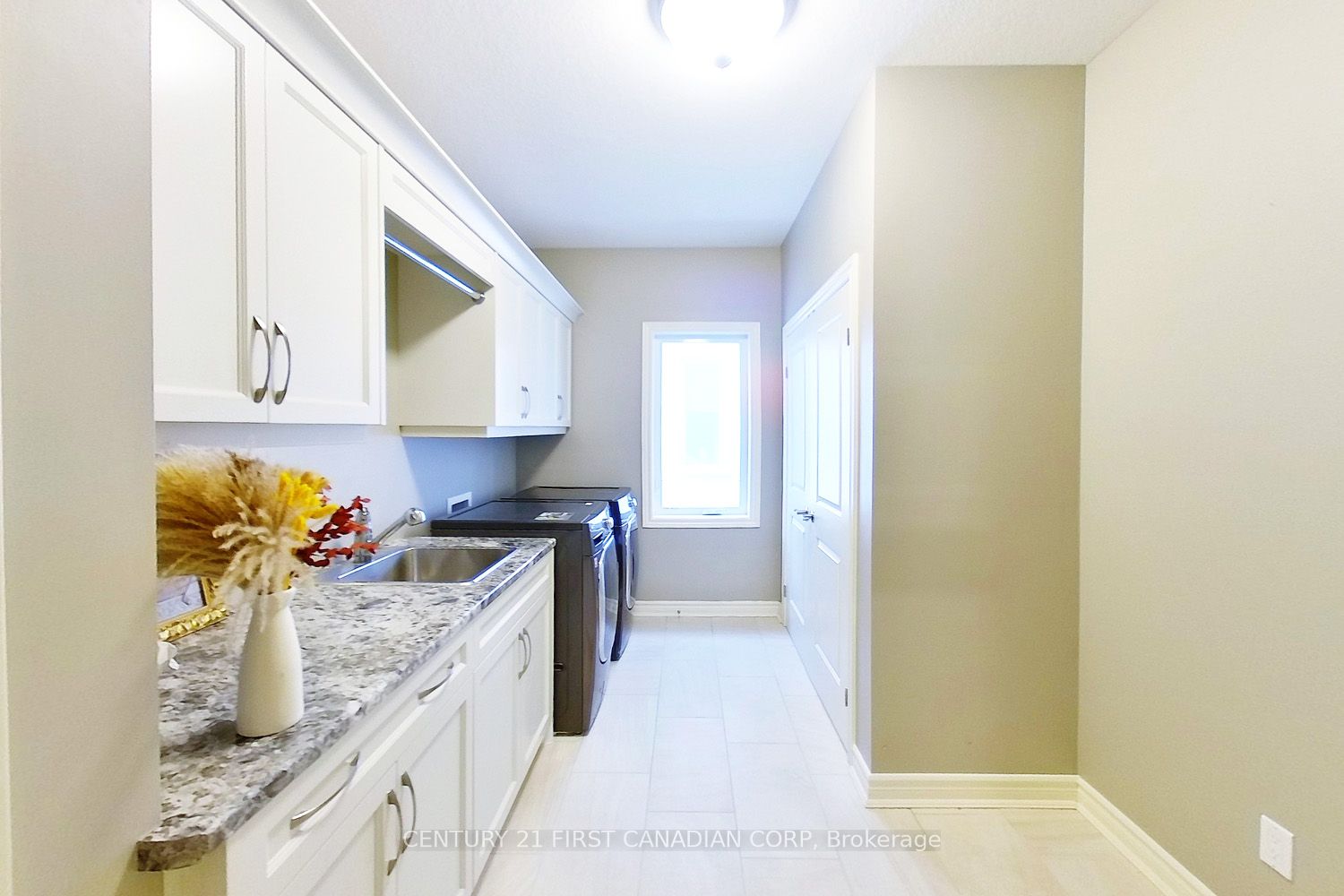 2369 Torrey Pines Way Property Photo 14